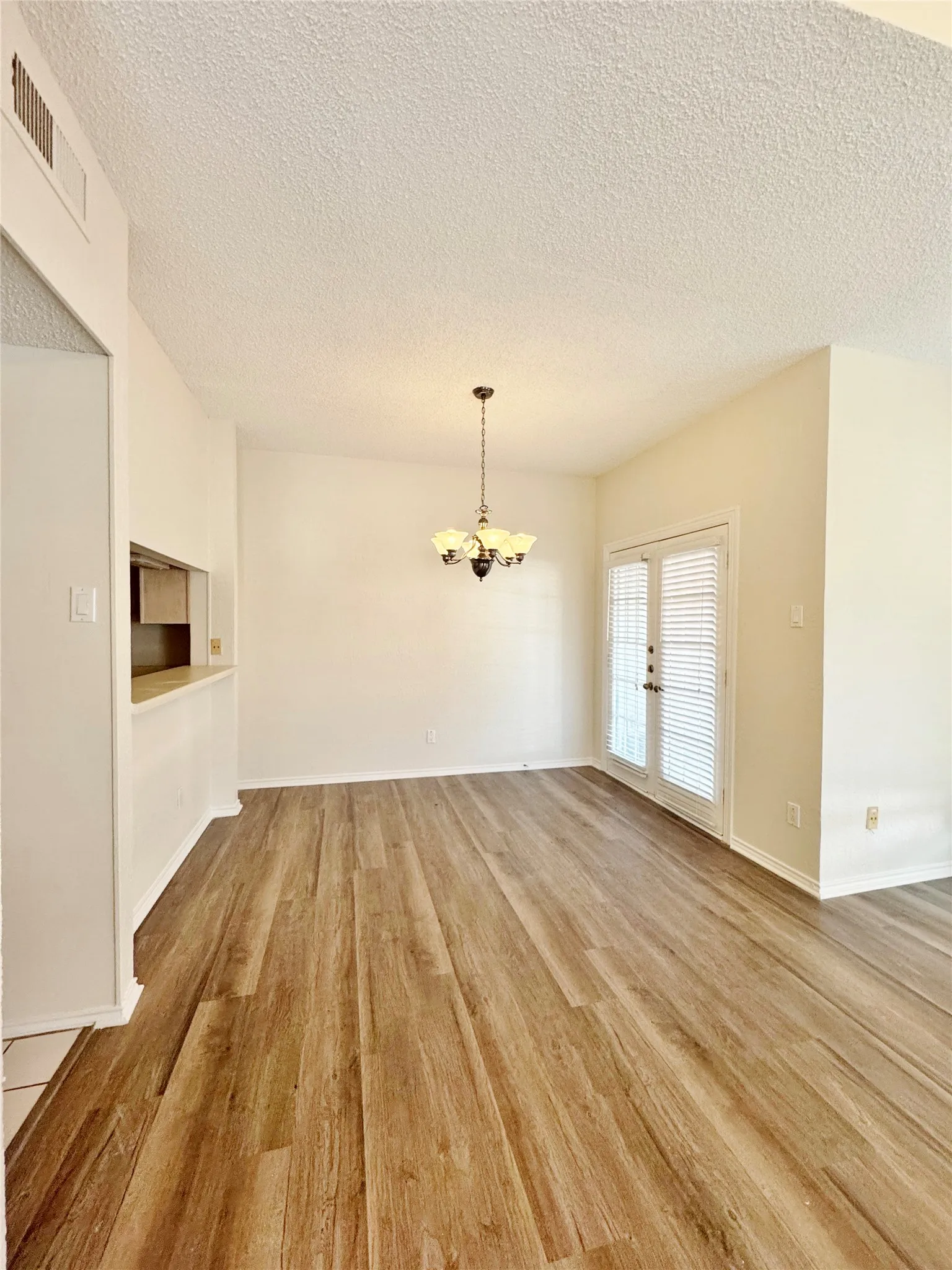Condominium For Rent in Collin County , 4050 Frankford Road 102, Dallas, Texas 75287, 2 Bedroom, 3 Bathroom, 2 Garage spaces, 1,425 Sqft, built in 1982, mls#21345484, Real Estate Agent in Dallas, Homes For Rent in Collin county, Homes For Rent in Dallas, Realtor in Dallas Texas, Real Estate Brokerage Independent Realty Texas, Luminita Cordes Realtor