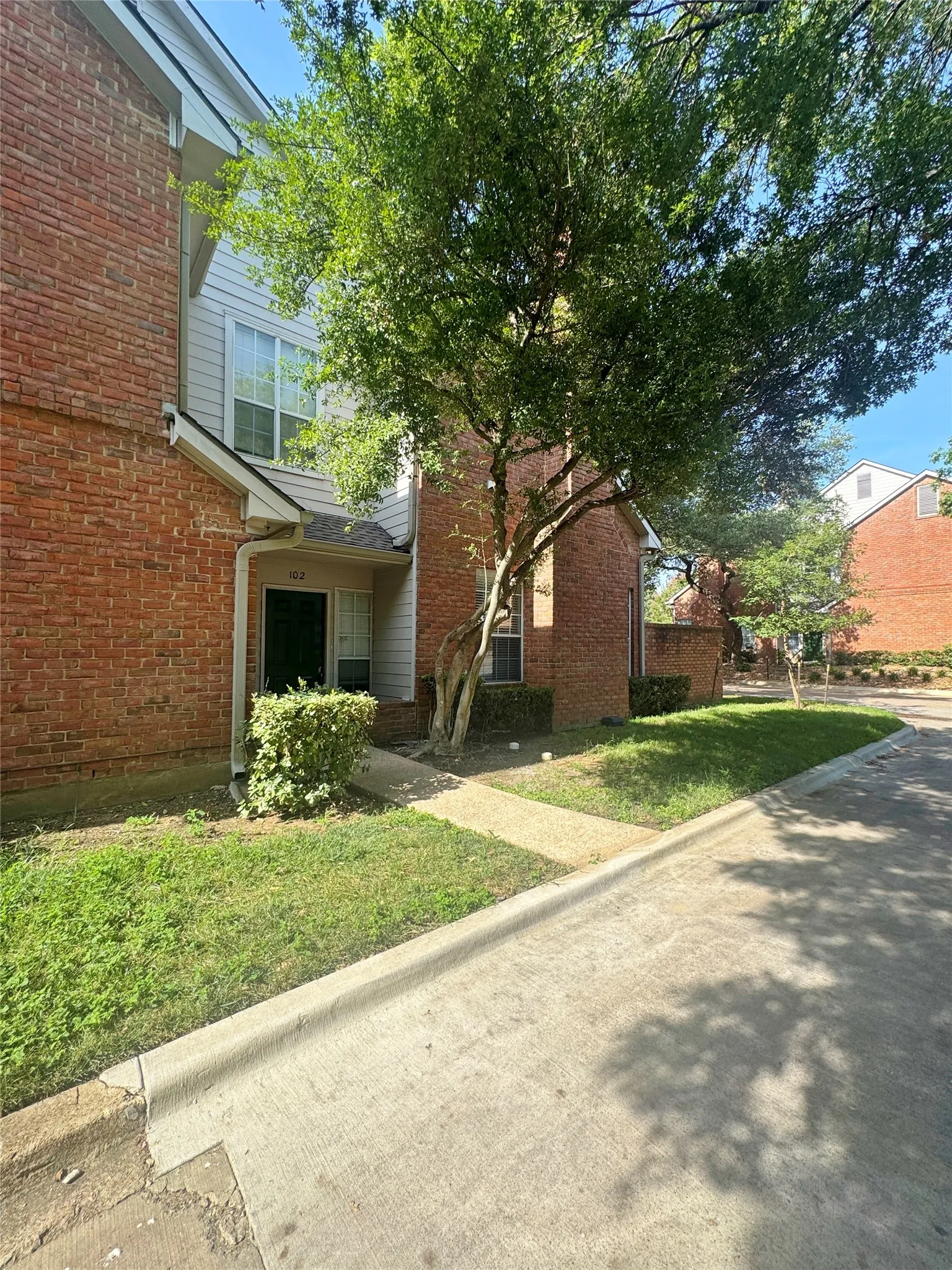 Condominium For Rent in Collin County , 4050 Frankford Road 102, Dallas, Texas 75287, 2 Bedroom, 3 Bathroom, 2 Garage spaces, 1,425 Sqft, built in 1982, mls#21345484, Real Estate Agent in Dallas, Homes For Rent in Collin county, Homes For Rent in Dallas, Realtor in Dallas Texas, Real Estate Brokerage Independent Realty Texas, Luminita Cordes Realtor