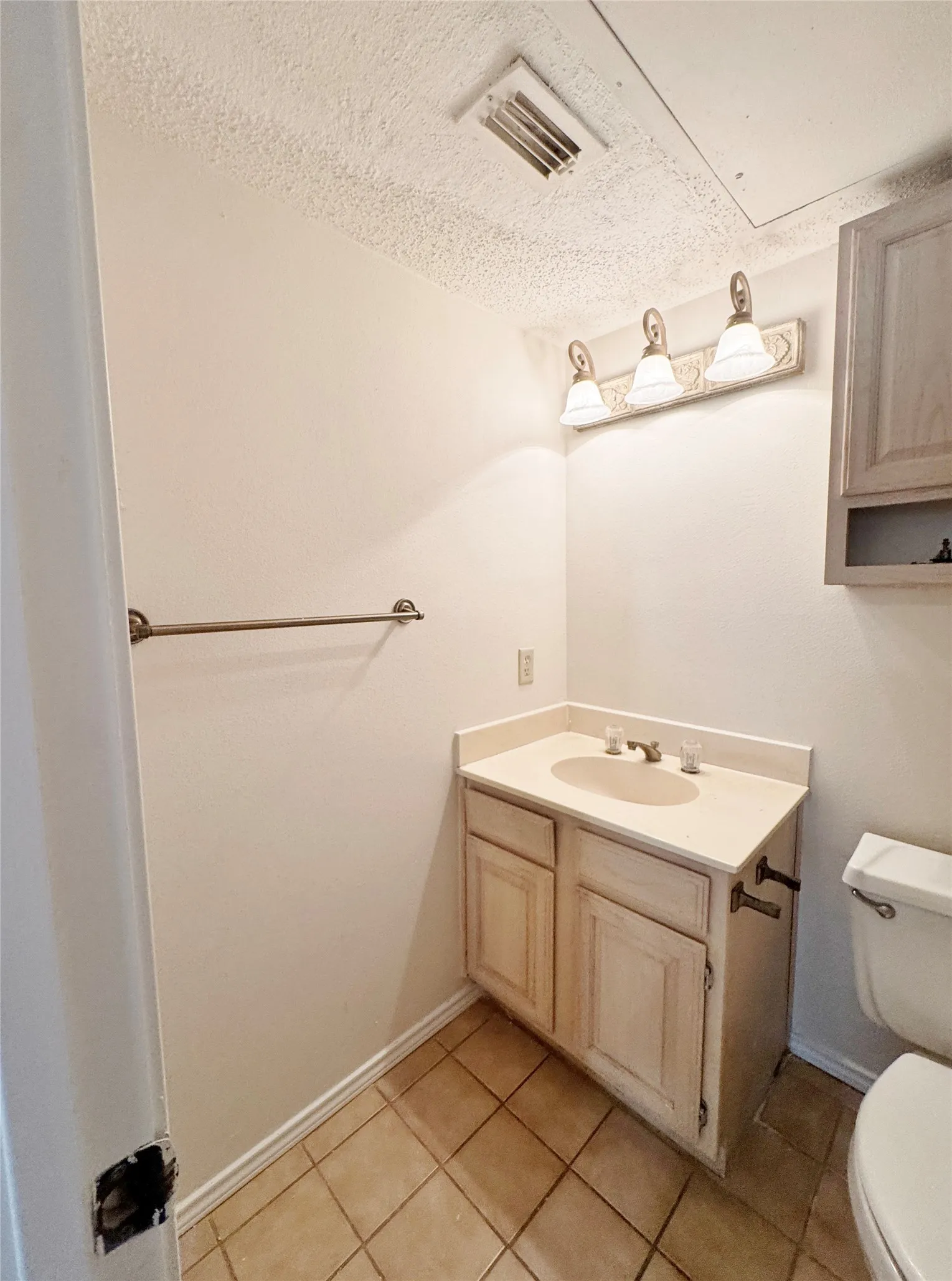 Condominium For Rent in Collin County , 4050 Frankford Road 102, Dallas, Texas 75287, 2 Bedroom, 3 Bathroom, 2 Garage spaces, 1,425 Sqft, built in 1982, mls#21345484, Real Estate Agent in Dallas, Homes For Rent in Collin county, Homes For Rent in Dallas, Realtor in Dallas Texas, Real Estate Brokerage Independent Realty Texas, Luminita Cordes Realtor
