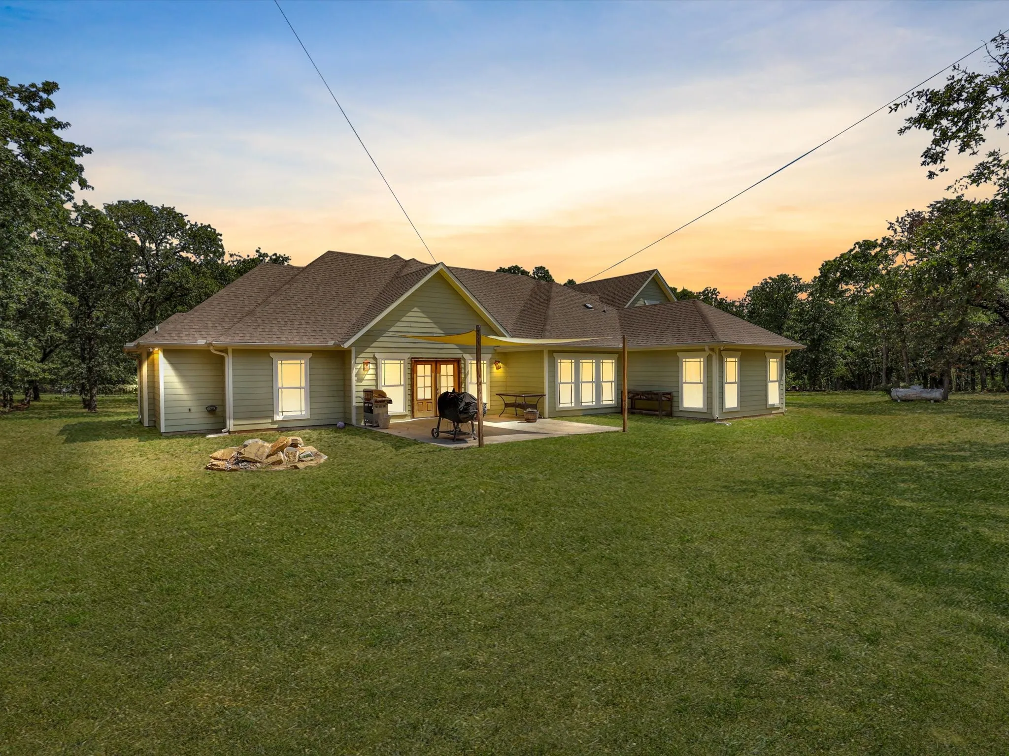 Single Family Residence For Sale in Parker County , 1255 Greg Street, Azle, Texas 76020, 4 Bedroom, 3 Bathroom, 2 Garage spaces, 3,250 Sqft, built in 2014, mls#21343166, Real Estate Agent in Azle, Homes For Sale in Parker county, Homes For Sale in Azle, Realtor in Azle Texas, Real Estate Brokerage Independent Realty Texas, Luminita Cordes Realtor