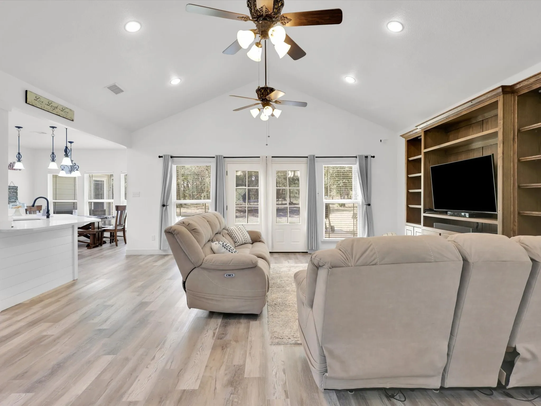 Single Family Residence For Sale in Parker County , 1255 Greg Street, Azle, Texas 76020, 4 Bedroom, 3 Bathroom, 2 Garage spaces, 3,250 Sqft, built in 2014, mls#21343166, Real Estate Agent in Azle, Homes For Sale in Parker county, Homes For Sale in Azle, Realtor in Azle Texas, Real Estate Brokerage Independent Realty Texas, Luminita Cordes Realtor