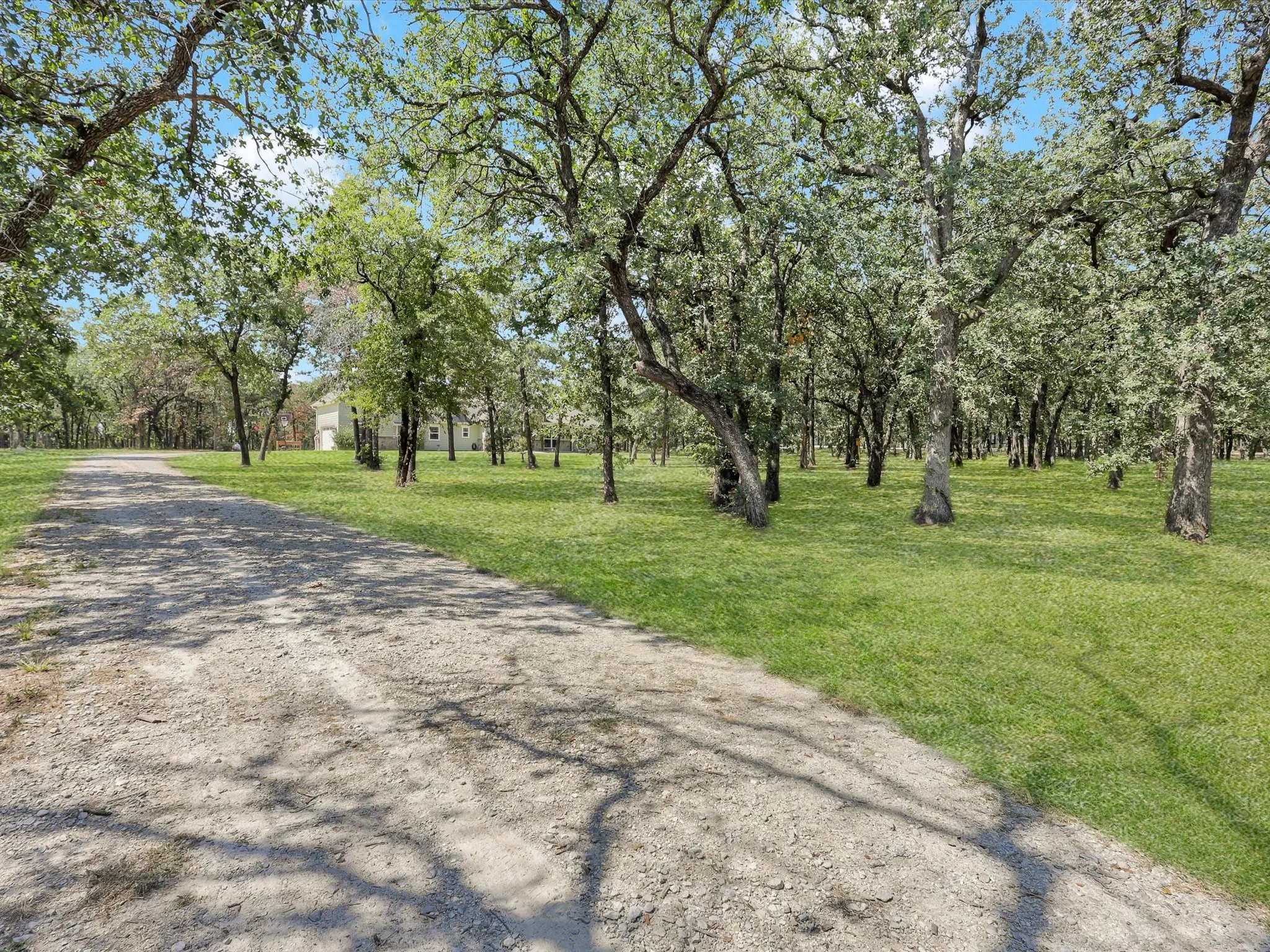Single Family Residence For Sale in Parker County , 1255 Greg Street, Azle, Texas 76020, 4 Bedroom, 3 Bathroom, 2 Garage spaces, 3,250 Sqft, built in 2014, mls#21343166, Real Estate Agent in Azle, Homes For Sale in Parker county, Homes For Sale in Azle, Realtor in Azle Texas, Real Estate Brokerage Independent Realty Texas, Luminita Cordes Realtor