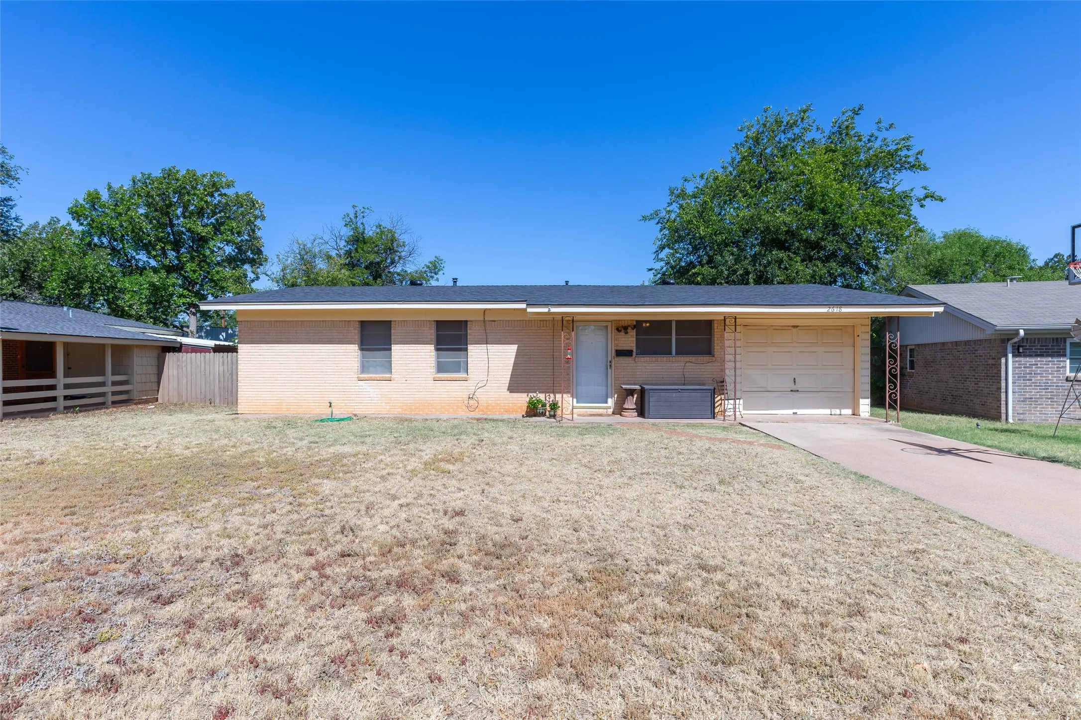 Single Family Residence For Sale in Taylor County , 2618 Rountree Drive, Abilene, Texas 79601, 2 Bedroom, 1 Bathroom, 1 Garage spaces, 988 Sqft, built in 1958, mls#21342937, Real Estate Agent in Abilene, Homes For Sale in Taylor county, Homes For Sale in Abilene, Realtor in Abilene Texas, Real Estate Brokerage Independent Realty Texas, Luminita Cordes Realtor