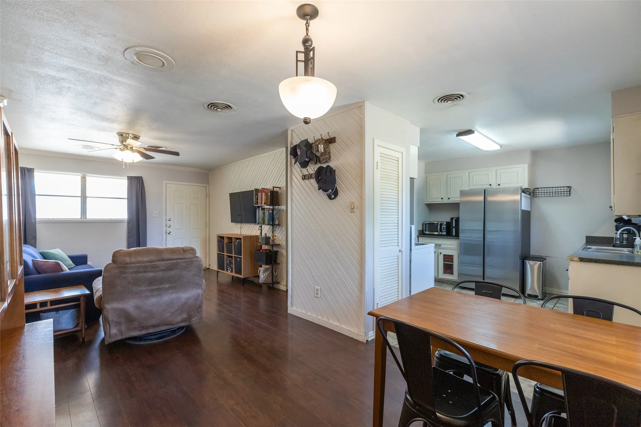 Single Family Residence For Sale in Taylor County , 2618 Rountree Drive, Abilene, Texas 79601, 2 Bedroom, 1 Bathroom, 1 Garage spaces, 988 Sqft, built in 1958, mls#21342937, Real Estate Agent in Abilene, Homes For Sale in Taylor county, Homes For Sale in Abilene, Realtor in Abilene Texas, Real Estate Brokerage Independent Realty Texas, Luminita Cordes Realtor