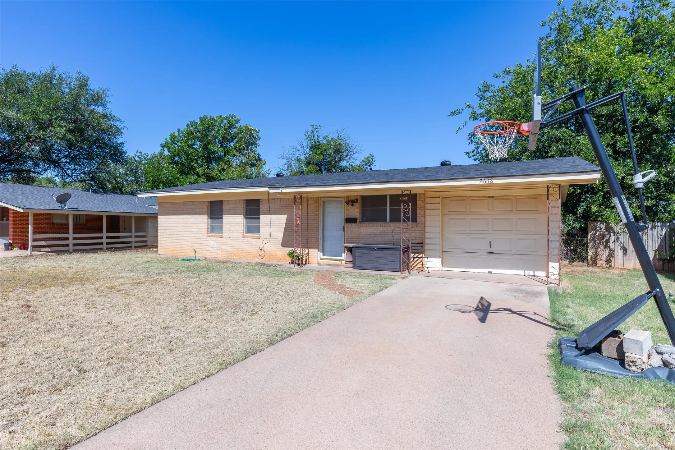 Single Family Residence For Sale in Taylor County , 2618 Rountree Drive, Abilene, Texas 79601, 2 Bedroom, 1 Bathroom, 1 Garage spaces, 988 Sqft, built in 1958, mls#21342937, Real Estate Agent in Abilene, Homes For Sale in Taylor county, Homes For Sale in Abilene, Realtor in Abilene Texas, Real Estate Brokerage Independent Realty Texas, Luminita Cordes Realtor