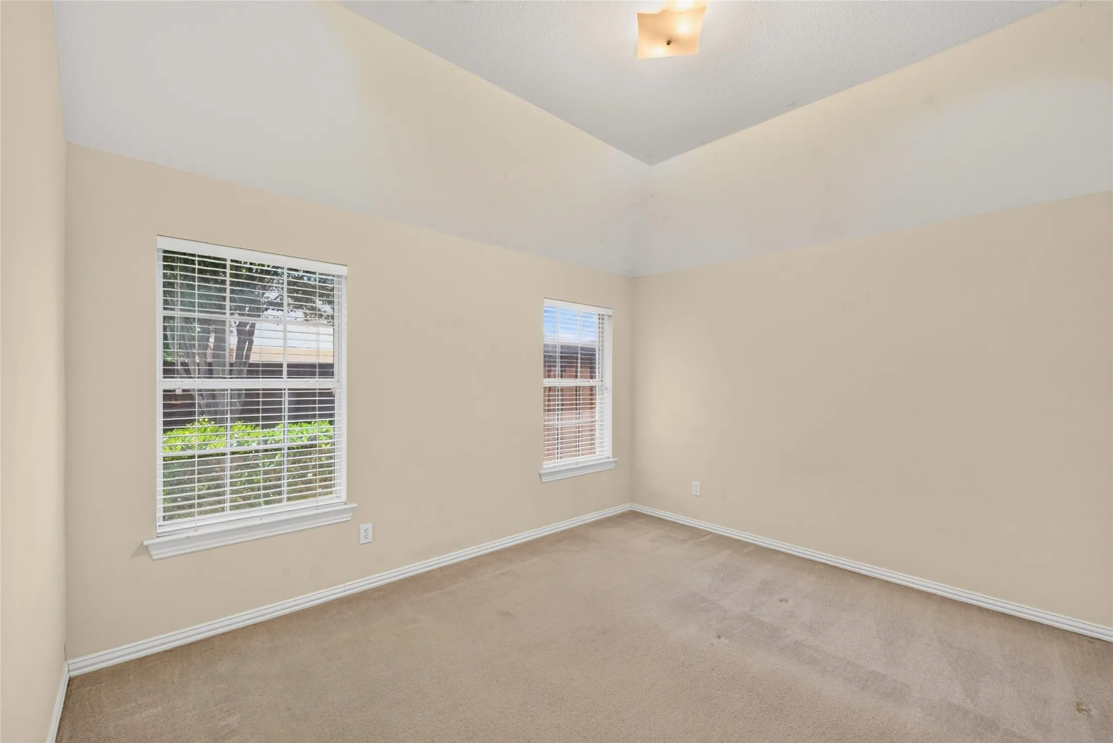 Single Family Residence For Sale in Collin County , 6777 Gatewick Drive, Frisco, Texas 75035, 4 Bedroom, 2 Bathroom, 2 Garage spaces, 2,395 Sqft, built in 1999, mls#21342984, Real Estate Agent in Frisco, Homes For Sale in Collin county, Homes For Sale in Frisco, Realtor in Frisco Texas, Real Estate Brokerage Independent Realty Texas, Luminita Cordes Realtor