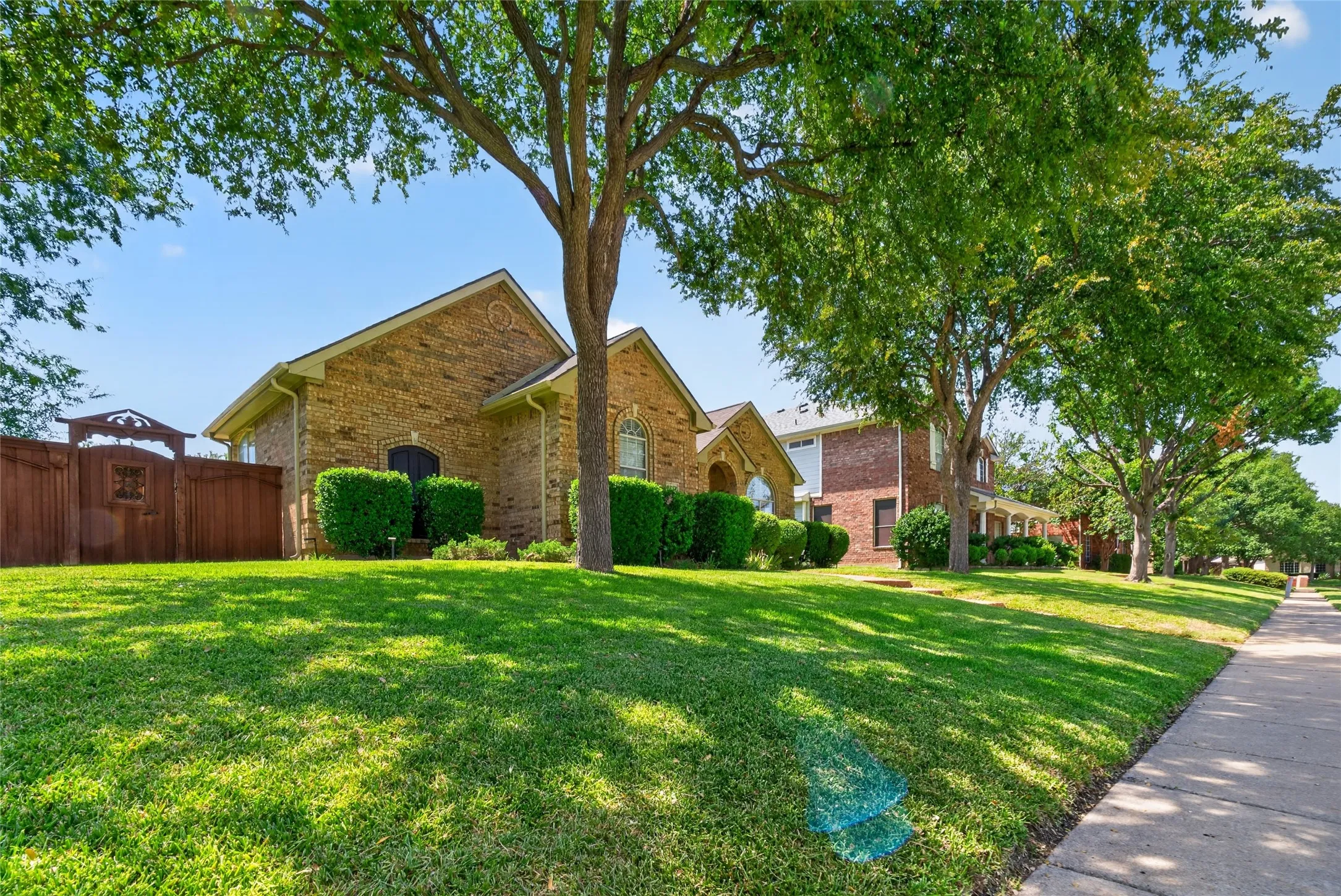 Single Family Residence For Sale in Collin County , 6777 Gatewick Drive, Frisco, Texas 75035, 4 Bedroom, 2 Bathroom, 2 Garage spaces, 2,395 Sqft, built in 1999, mls#21342984, Real Estate Agent in Frisco, Homes For Sale in Collin county, Homes For Sale in Frisco, Realtor in Frisco Texas, Real Estate Brokerage Independent Realty Texas, Luminita Cordes Realtor