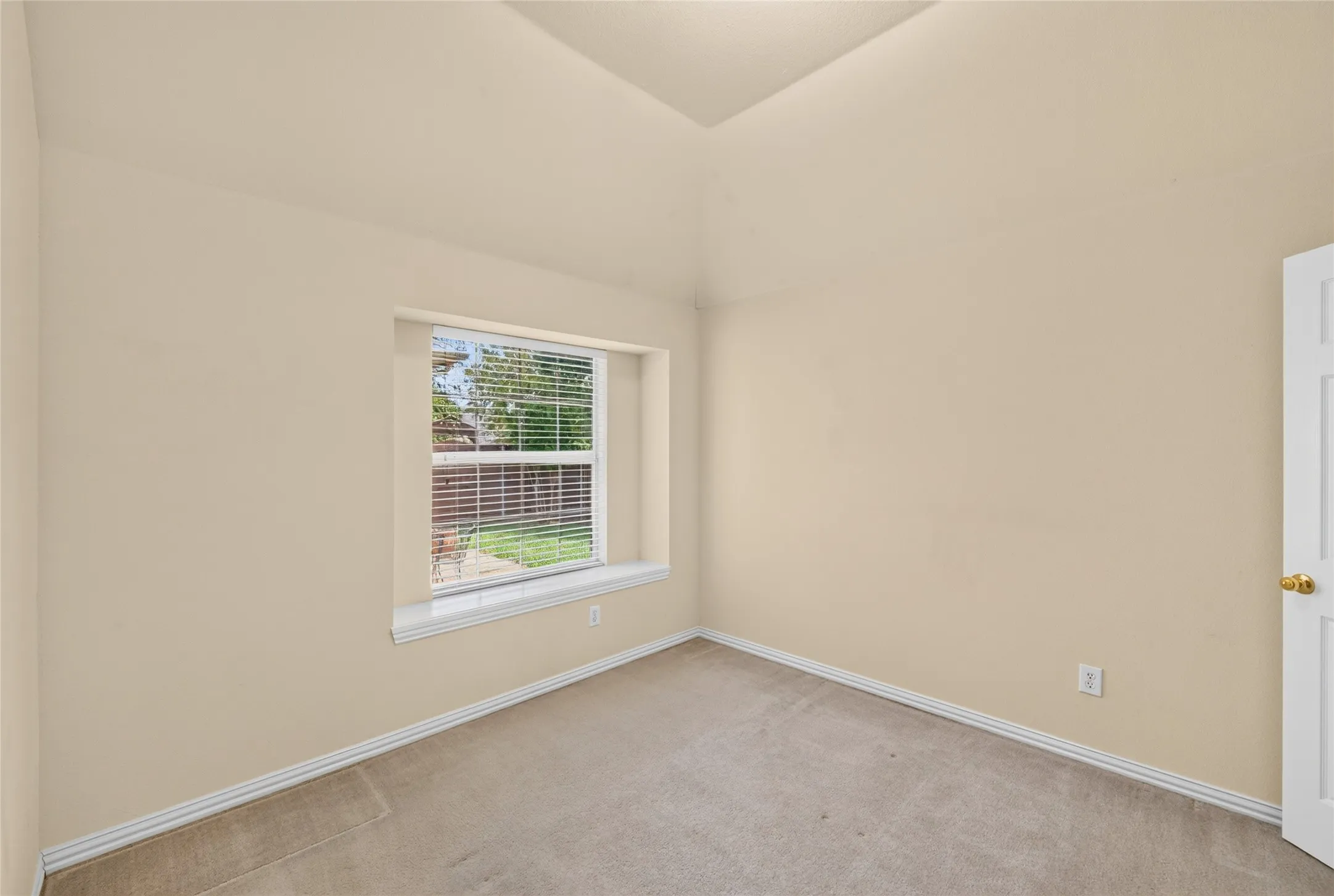 Single Family Residence For Sale in Collin County , 6777 Gatewick Drive, Frisco, Texas 75035, 4 Bedroom, 2 Bathroom, 2 Garage spaces, 2,395 Sqft, built in 1999, mls#21342984, Real Estate Agent in Frisco, Homes For Sale in Collin county, Homes For Sale in Frisco, Realtor in Frisco Texas, Real Estate Brokerage Independent Realty Texas, Luminita Cordes Realtor