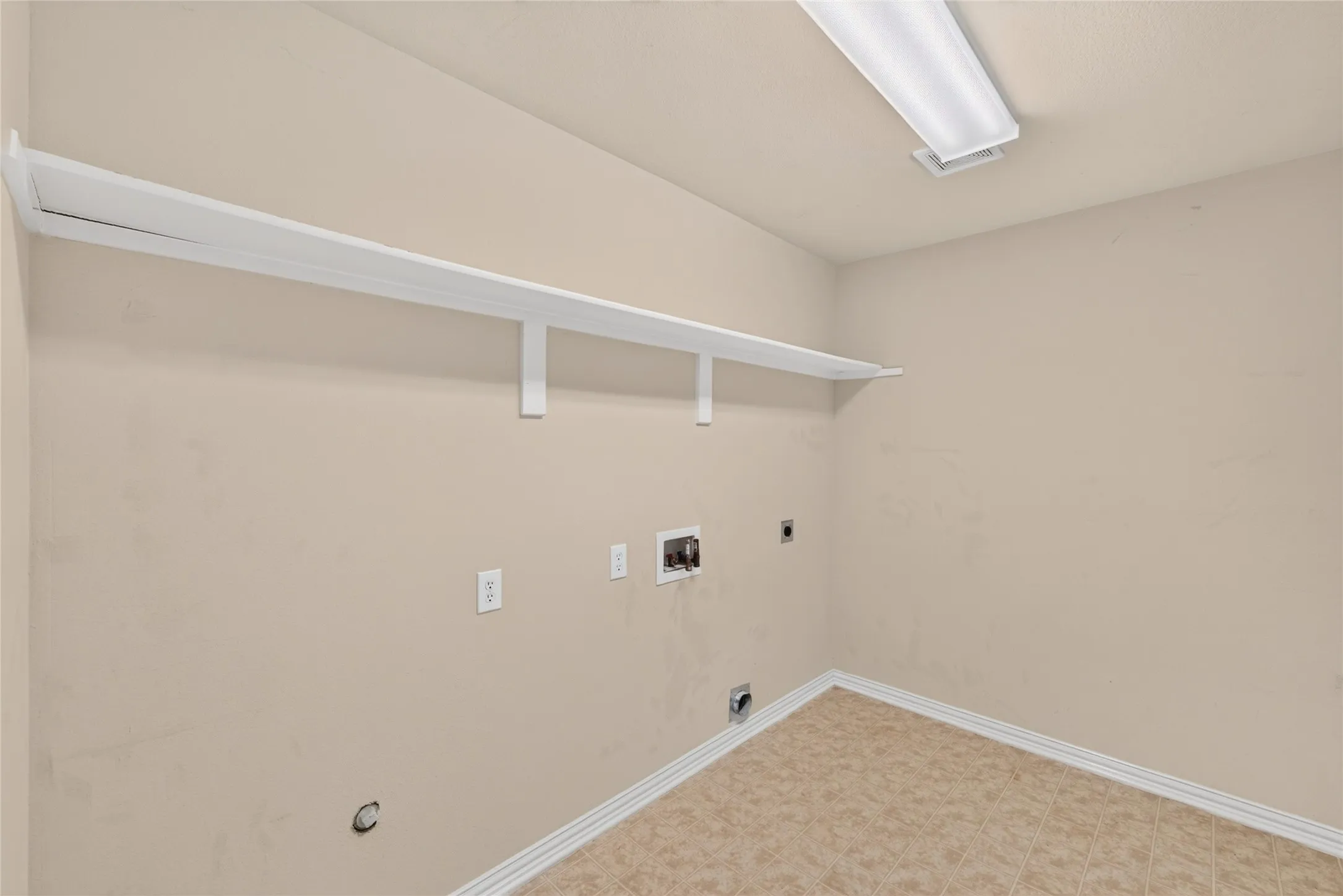 Single Family Residence For Sale in Collin County , 6777 Gatewick Drive, Frisco, Texas 75035, 4 Bedroom, 2 Bathroom, 2 Garage spaces, 2,395 Sqft, built in 1999, mls#21342984, Real Estate Agent in Frisco, Homes For Sale in Collin county, Homes For Sale in Frisco, Realtor in Frisco Texas, Real Estate Brokerage Independent Realty Texas, Luminita Cordes Realtor