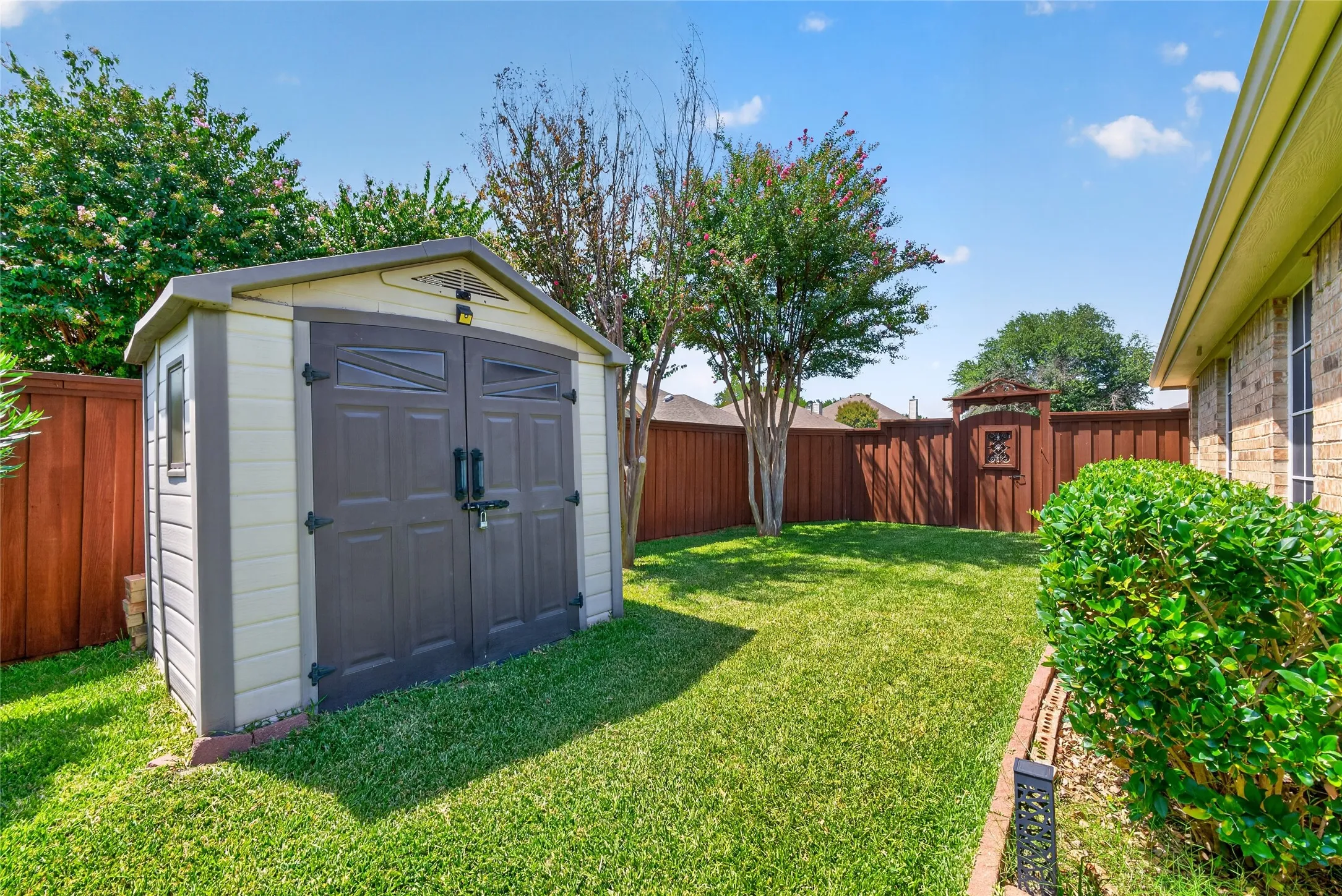 Single Family Residence For Sale in Collin County , 6777 Gatewick Drive, Frisco, Texas 75035, 4 Bedroom, 2 Bathroom, 2 Garage spaces, 2,395 Sqft, built in 1999, mls#21342984, Real Estate Agent in Frisco, Homes For Sale in Collin county, Homes For Sale in Frisco, Realtor in Frisco Texas, Real Estate Brokerage Independent Realty Texas, Luminita Cordes Realtor