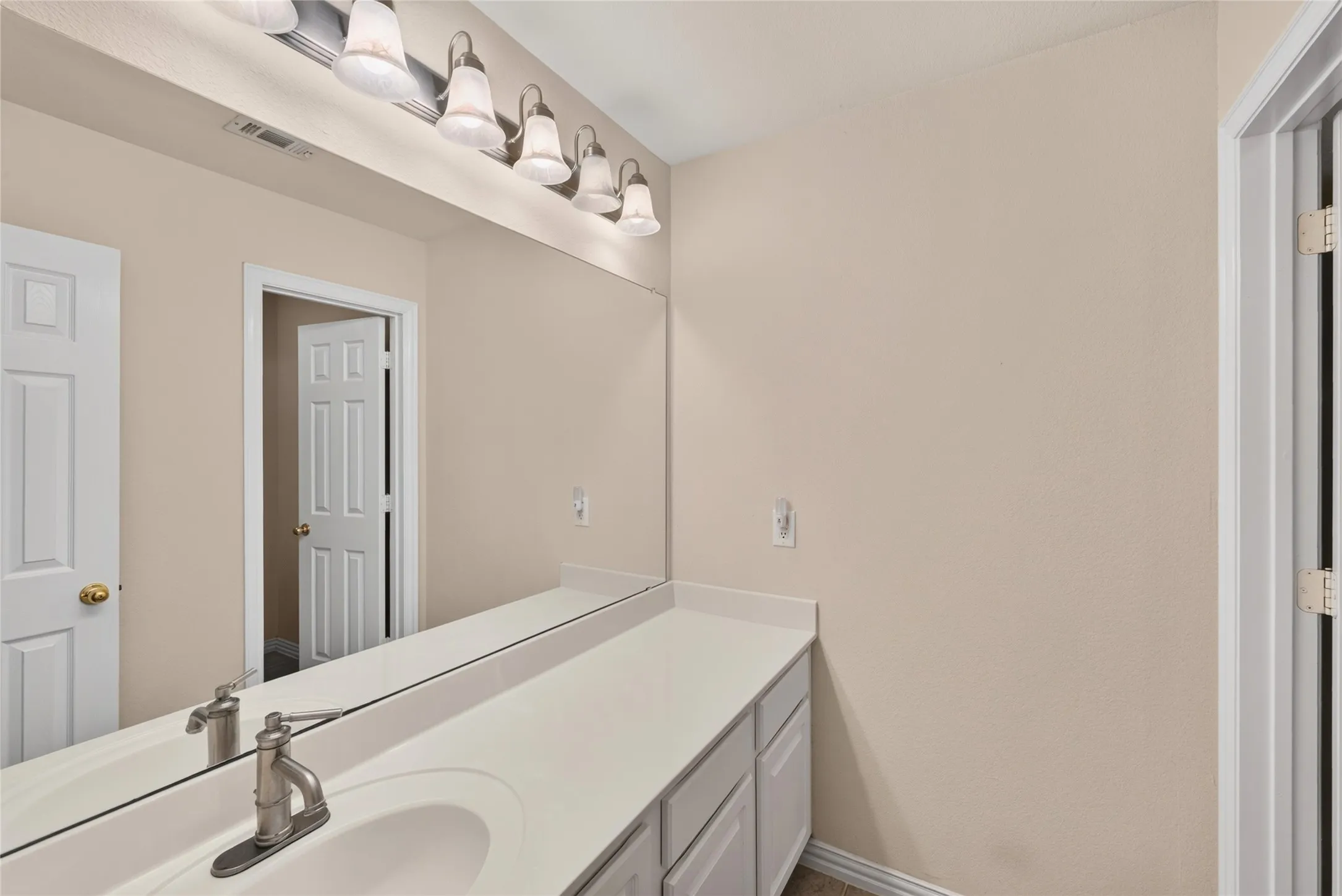 Single Family Residence For Sale in Collin County , 6777 Gatewick Drive, Frisco, Texas 75035, 4 Bedroom, 2 Bathroom, 2 Garage spaces, 2,395 Sqft, built in 1999, mls#21342984, Real Estate Agent in Frisco, Homes For Sale in Collin county, Homes For Sale in Frisco, Realtor in Frisco Texas, Real Estate Brokerage Independent Realty Texas, Luminita Cordes Realtor
