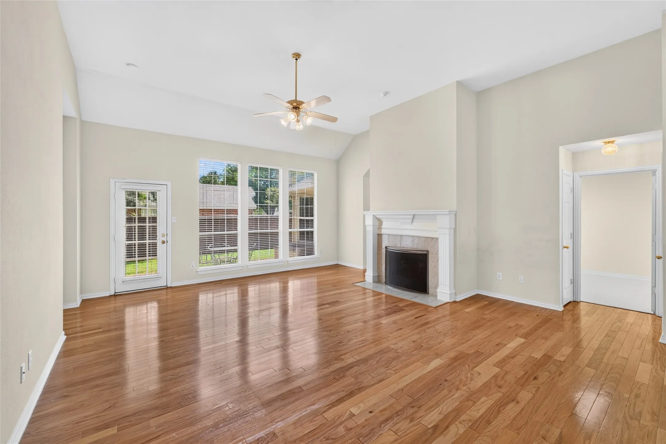 Single Family Residence For Sale in Collin County , 6777 Gatewick Drive, Frisco, Texas 75035, 4 Bedroom, 2 Bathroom, 2 Garage spaces, 2,395 Sqft, built in 1999, mls#21342984, Real Estate Agent in Frisco, Homes For Sale in Collin county, Homes For Sale in Frisco, Realtor in Frisco Texas, Real Estate Brokerage Independent Realty Texas, Luminita Cordes Realtor