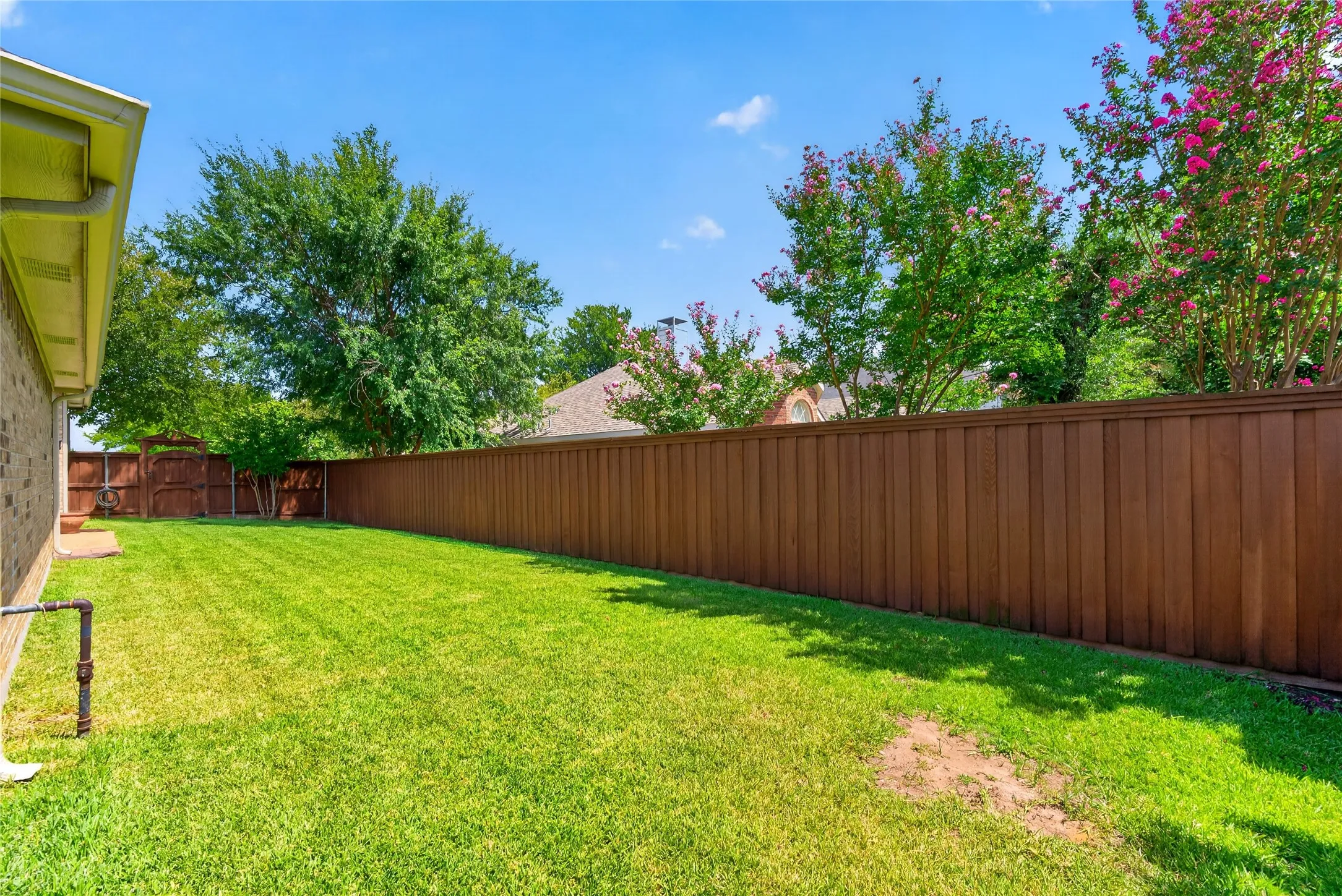 Single Family Residence For Sale in Collin County , 6777 Gatewick Drive, Frisco, Texas 75035, 4 Bedroom, 2 Bathroom, 2 Garage spaces, 2,395 Sqft, built in 1999, mls#21342984, Real Estate Agent in Frisco, Homes For Sale in Collin county, Homes For Sale in Frisco, Realtor in Frisco Texas, Real Estate Brokerage Independent Realty Texas, Luminita Cordes Realtor
