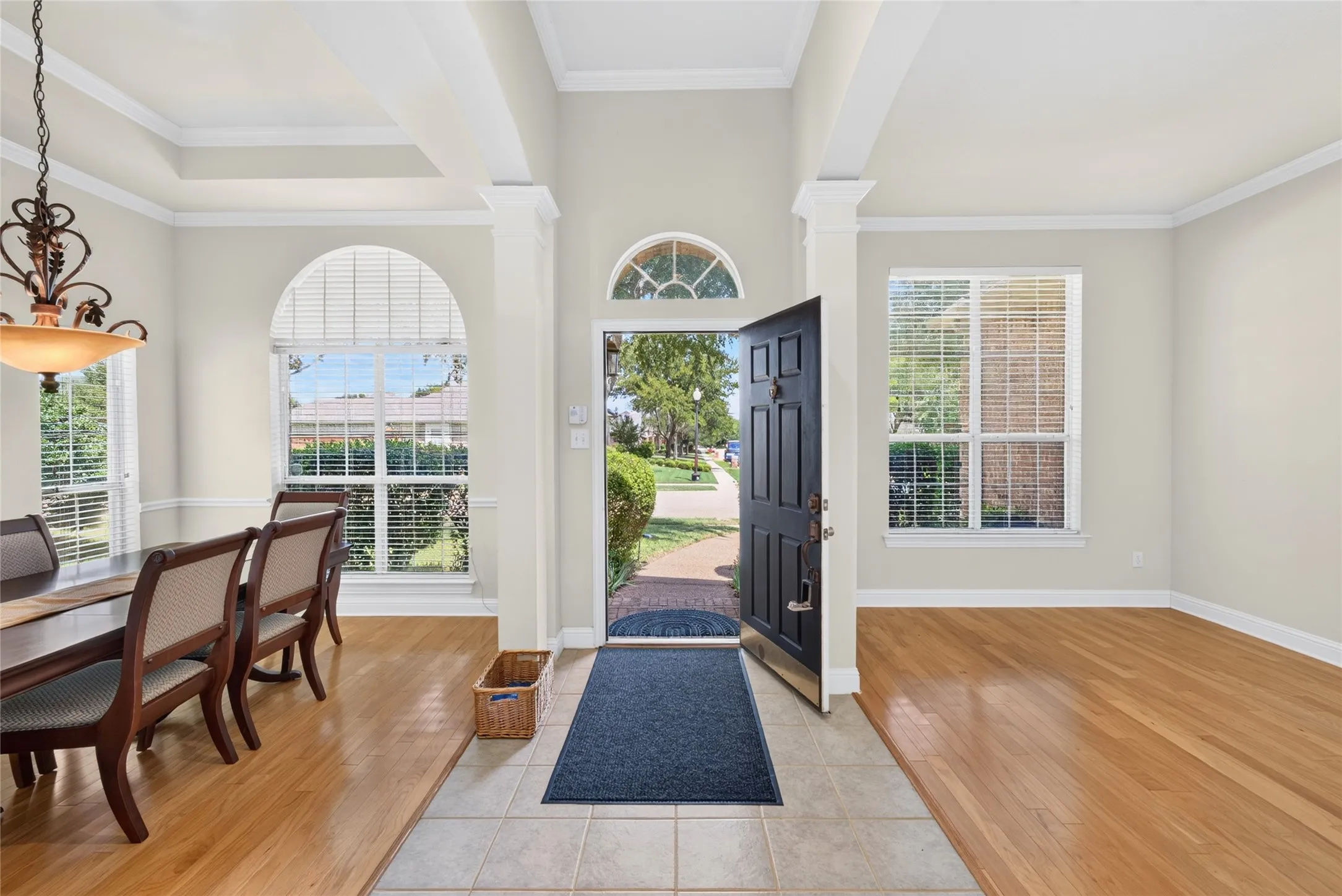 Single Family Residence For Sale in Collin County , 6777 Gatewick Drive, Frisco, Texas 75035, 4 Bedroom, 2 Bathroom, 2 Garage spaces, 2,395 Sqft, built in 1999, mls#21342984, Real Estate Agent in Frisco, Homes For Sale in Collin county, Homes For Sale in Frisco, Realtor in Frisco Texas, Real Estate Brokerage Independent Realty Texas, Luminita Cordes Realtor