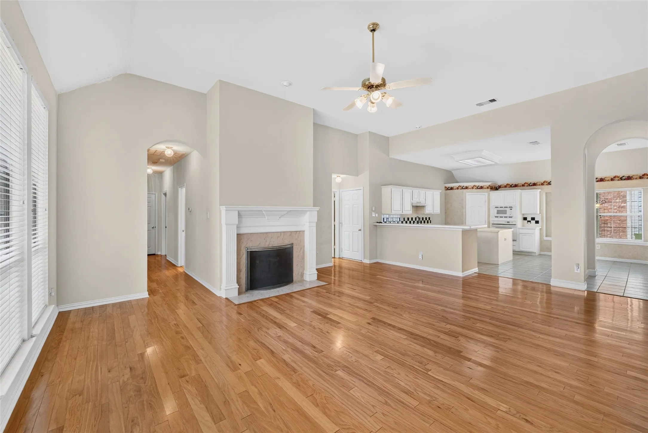 Single Family Residence For Sale in Collin County , 6777 Gatewick Drive, Frisco, Texas 75035, 4 Bedroom, 2 Bathroom, 2 Garage spaces, 2,395 Sqft, built in 1999, mls#21342984, Real Estate Agent in Frisco, Homes For Sale in Collin county, Homes For Sale in Frisco, Realtor in Frisco Texas, Real Estate Brokerage Independent Realty Texas, Luminita Cordes Realtor