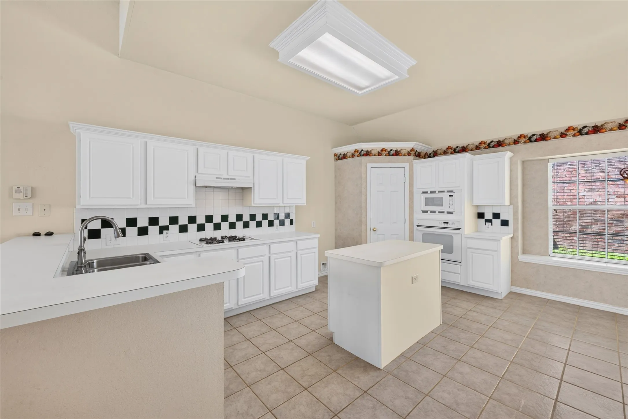 Single Family Residence For Sale in Collin County , 6777 Gatewick Drive, Frisco, Texas 75035, 4 Bedroom, 2 Bathroom, 2 Garage spaces, 2,395 Sqft, built in 1999, mls#21342984, Real Estate Agent in Frisco, Homes For Sale in Collin county, Homes For Sale in Frisco, Realtor in Frisco Texas, Real Estate Brokerage Independent Realty Texas, Luminita Cordes Realtor