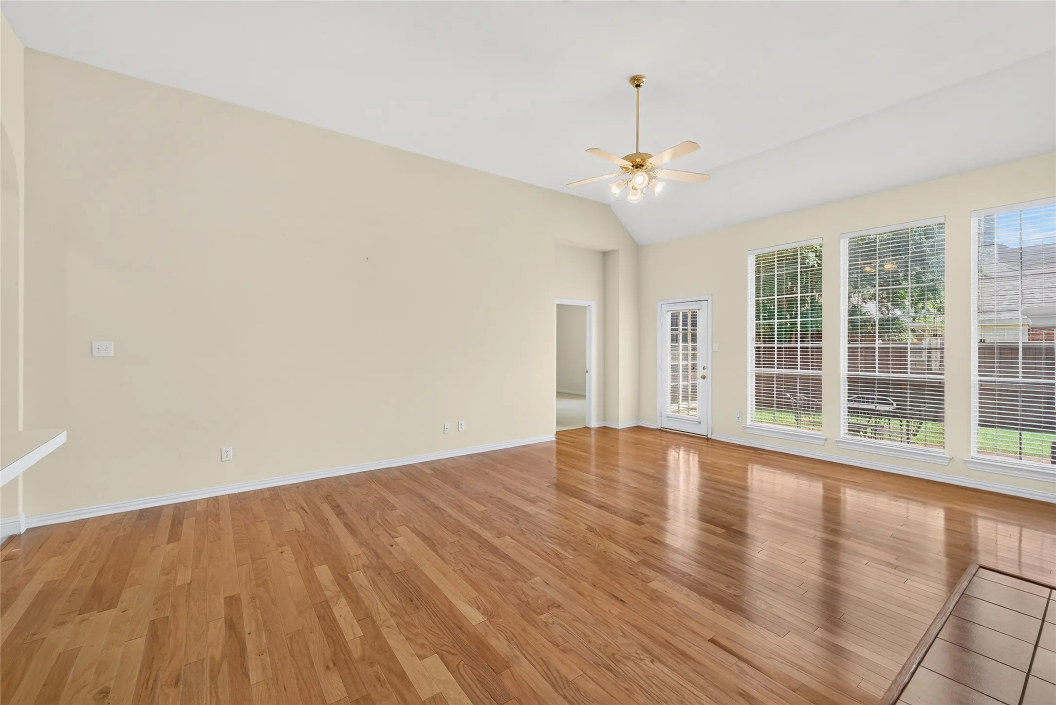 Single Family Residence For Sale in Collin County , 6777 Gatewick Drive, Frisco, Texas 75035, 4 Bedroom, 2 Bathroom, 2 Garage spaces, 2,395 Sqft, built in 1999, mls#21342984, Real Estate Agent in Frisco, Homes For Sale in Collin county, Homes For Sale in Frisco, Realtor in Frisco Texas, Real Estate Brokerage Independent Realty Texas, Luminita Cordes Realtor