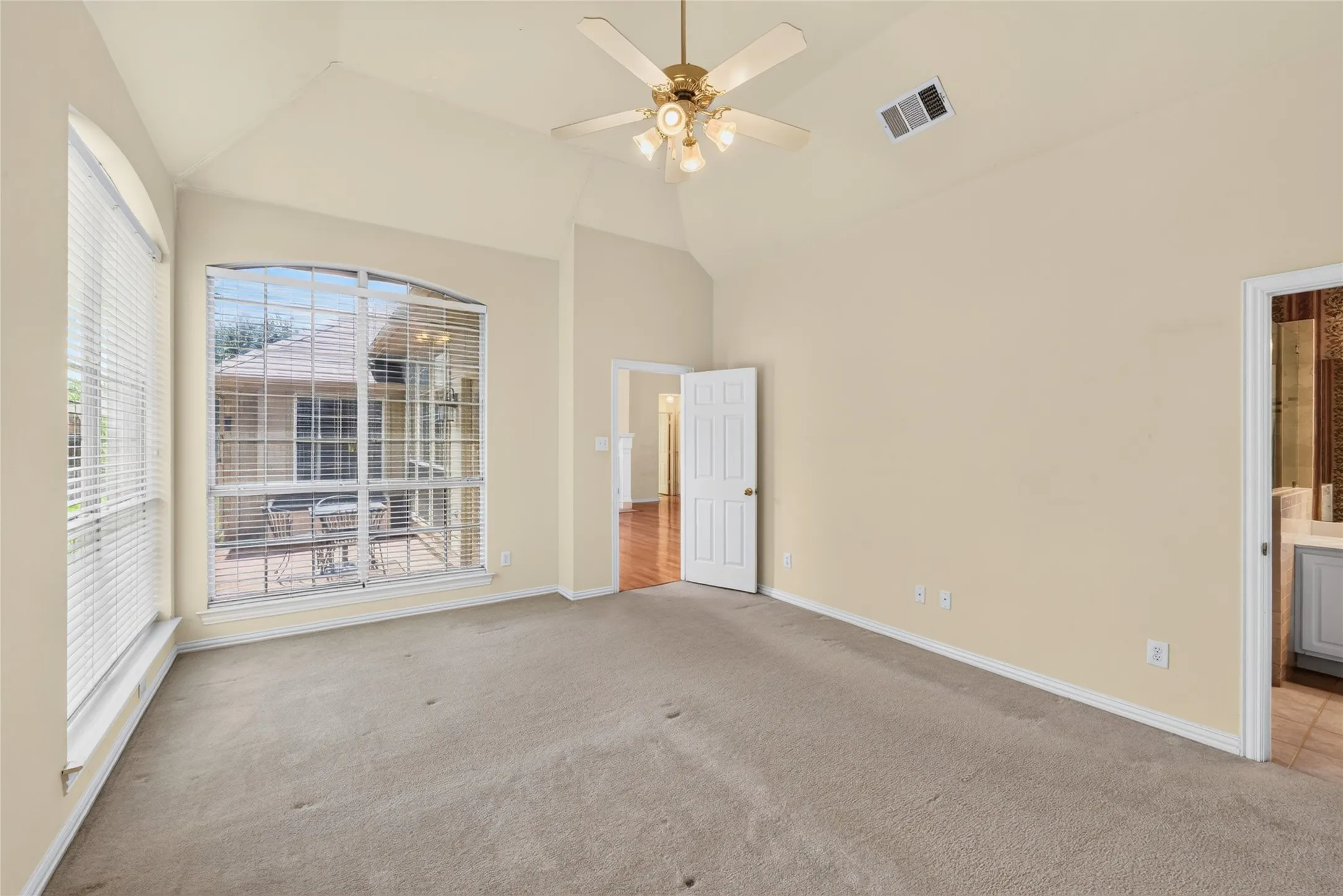 Single Family Residence For Sale in Collin County , 6777 Gatewick Drive, Frisco, Texas 75035, 4 Bedroom, 2 Bathroom, 2 Garage spaces, 2,395 Sqft, built in 1999, mls#21342984, Real Estate Agent in Frisco, Homes For Sale in Collin county, Homes For Sale in Frisco, Realtor in Frisco Texas, Real Estate Brokerage Independent Realty Texas, Luminita Cordes Realtor