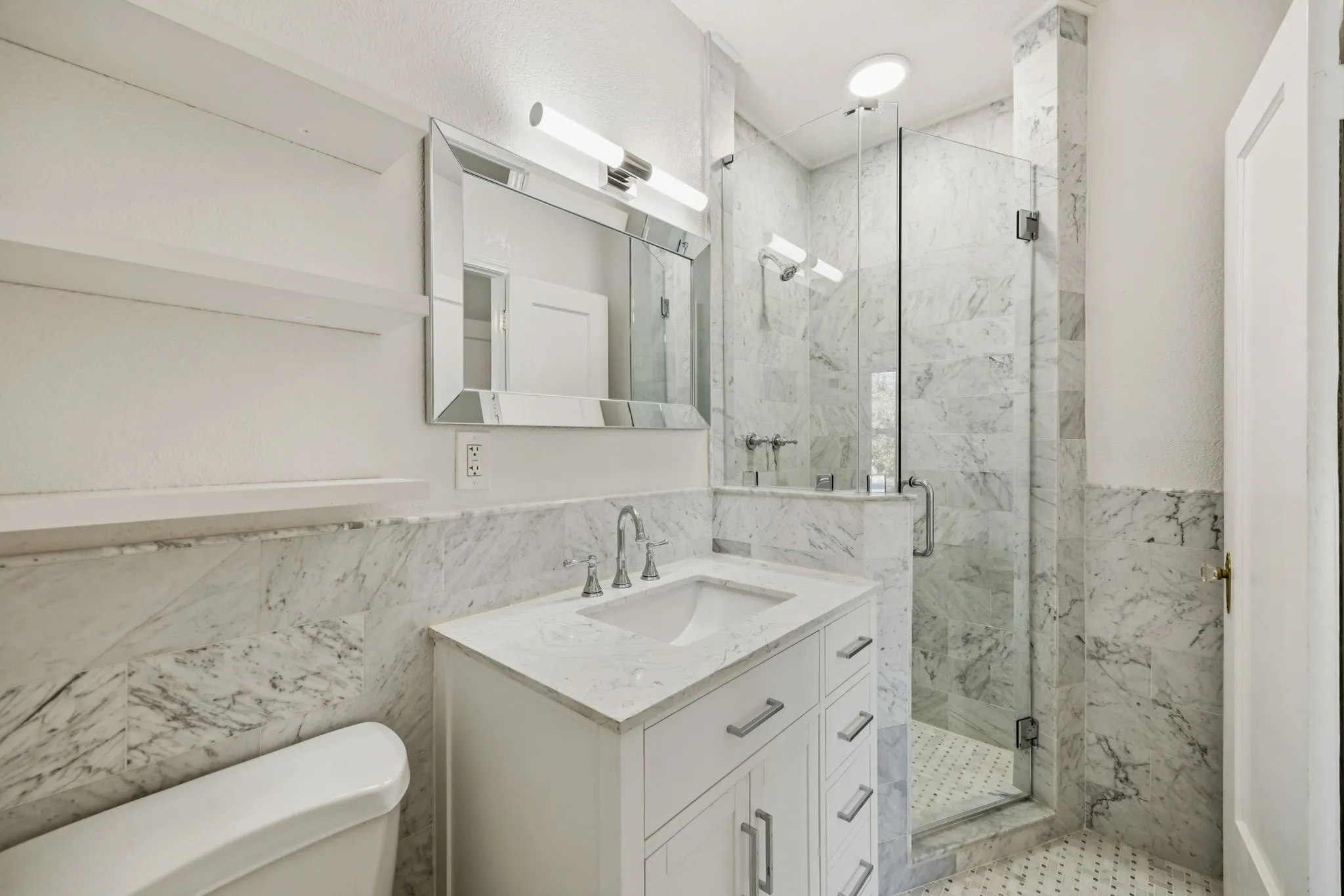 Duplex For Rent in Dallas County , 4147 Emerson Avenue, University Park, Texas 75205, 2 Bedroom, 2 Bathroom, 1 Garage spaces, 2,500 Sqft, built in 1931, mls#21343376, Real Estate Agent in University Park, Homes For Rent in Dallas county, Homes For Rent in University Park, Realtor in University Park Texas, Real Estate Brokerage Independent Realty Texas, Luminita Cordes Realtor