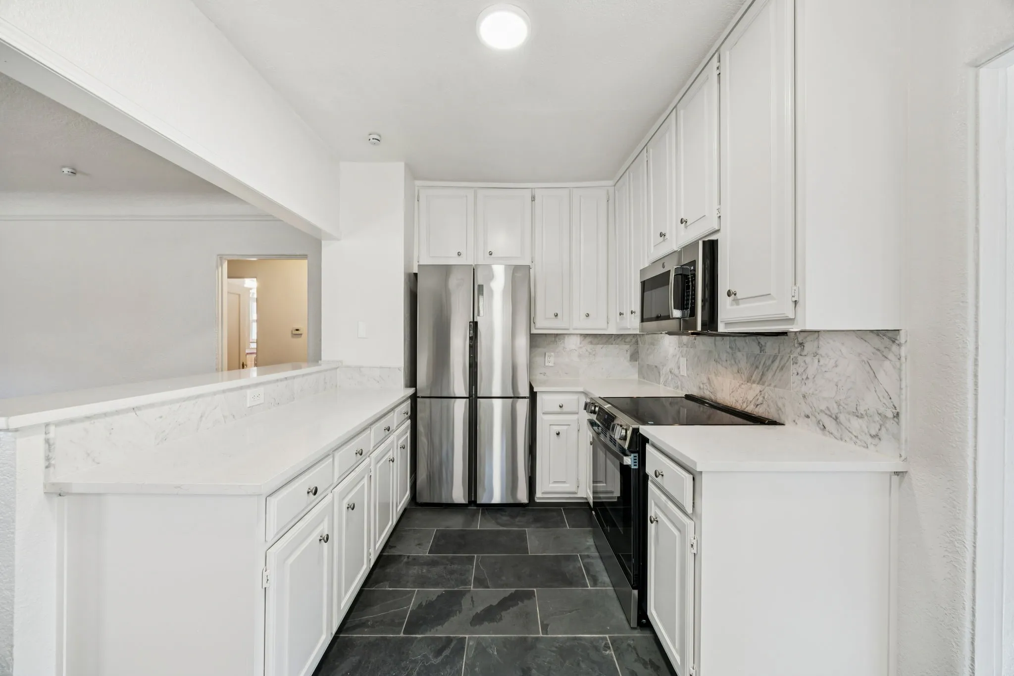 Duplex For Rent in Dallas County , 4147 Emerson Avenue, University Park, Texas 75205, 2 Bedroom, 2 Bathroom, 1 Garage spaces, 2,500 Sqft, built in 1931, mls#21343376, Real Estate Agent in University Park, Homes For Rent in Dallas county, Homes For Rent in University Park, Realtor in University Park Texas, Real Estate Brokerage Independent Realty Texas, Luminita Cordes Realtor