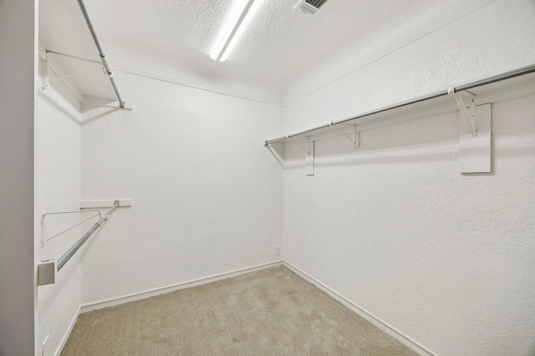 Duplex For Rent in Dallas County , 4147 Emerson Avenue, University Park, Texas 75205, 2 Bedroom, 2 Bathroom, 1 Garage spaces, 2,500 Sqft, built in 1931, mls#21343376, Real Estate Agent in University Park, Homes For Rent in Dallas county, Homes For Rent in University Park, Realtor in University Park Texas, Real Estate Brokerage Independent Realty Texas, Luminita Cordes Realtor