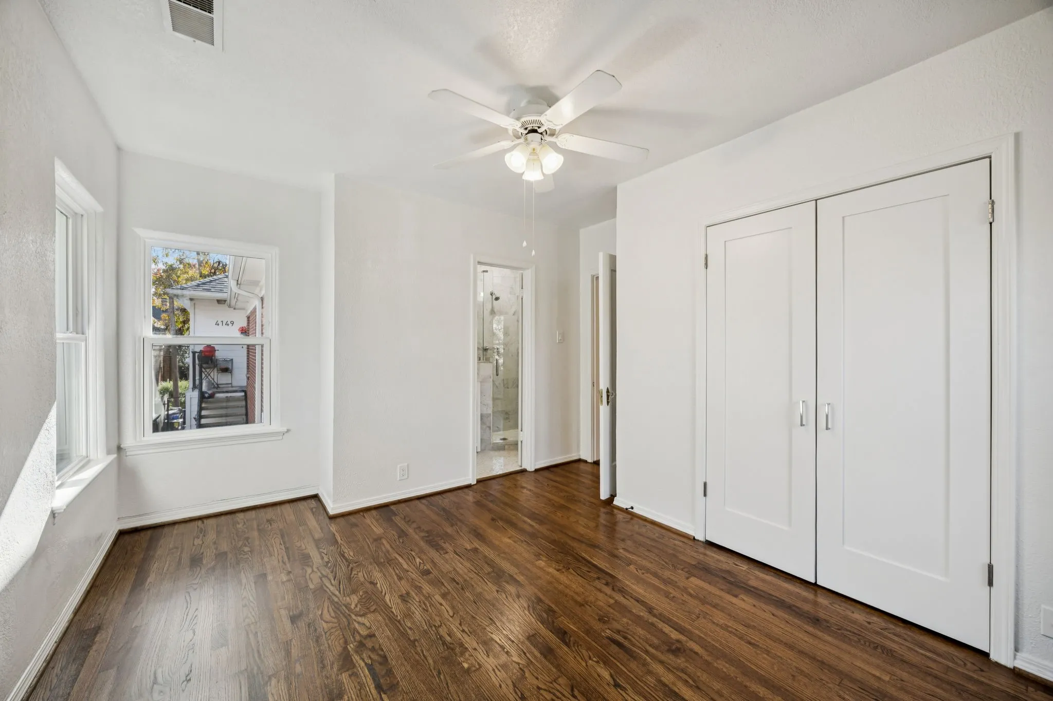 Duplex For Rent in Dallas County , 4147 Emerson Avenue, University Park, Texas 75205, 2 Bedroom, 2 Bathroom, 1 Garage spaces, 2,500 Sqft, built in 1931, mls#21343376, Real Estate Agent in University Park, Homes For Rent in Dallas county, Homes For Rent in University Park, Realtor in University Park Texas, Real Estate Brokerage Independent Realty Texas, Luminita Cordes Realtor