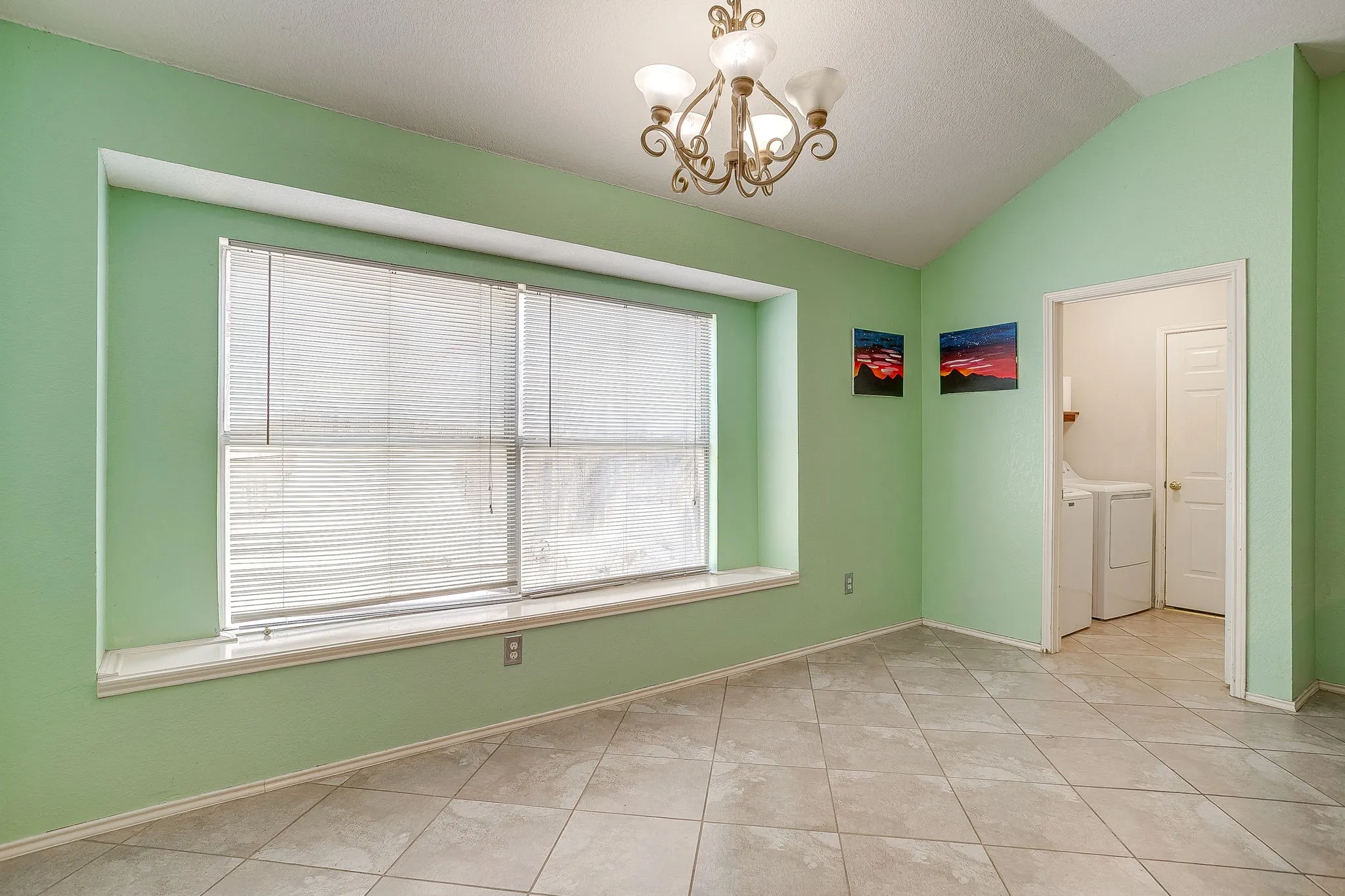 Single Family Residence For Sale in Tarrant County , 4621 Barnhill Lane, Fort Worth, Texas 76135, 3 Bedroom, 2 Bathroom, 2 Garage spaces, 1,686 Sqft, built in 2002, mls#21345107, Real Estate Agent in Fort Worth, Homes For Sale in Tarrant county, Homes For Sale in Fort Worth, Realtor in Fort Worth Texas, Real Estate Brokerage Independent Realty Texas, Luminita Cordes Realtor