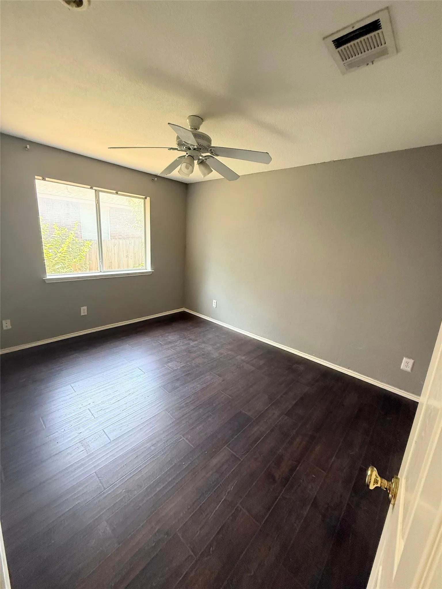 Single Family Residence For Sale in Tarrant County , 4621 Barnhill Lane, Fort Worth, Texas 76135, 3 Bedroom, 2 Bathroom, 2 Garage spaces, 1,686 Sqft, built in 2002, mls#21345107, Real Estate Agent in Fort Worth, Homes For Sale in Tarrant county, Homes For Sale in Fort Worth, Realtor in Fort Worth Texas, Real Estate Brokerage Independent Realty Texas, Luminita Cordes Realtor