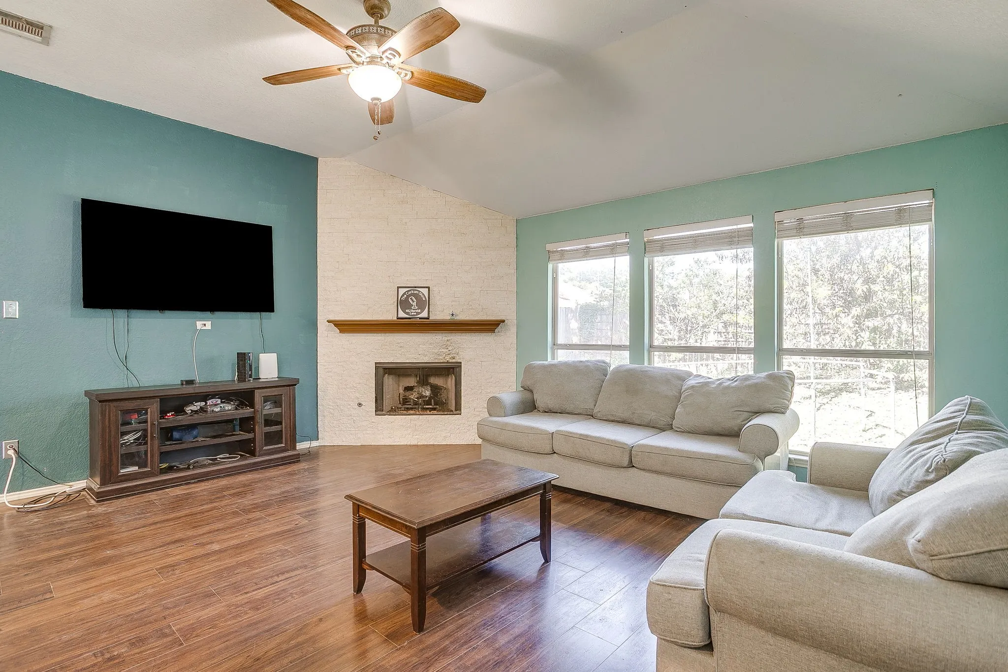 Single Family Residence For Sale in Tarrant County , 4621 Barnhill Lane, Fort Worth, Texas 76135, 3 Bedroom, 2 Bathroom, 2 Garage spaces, 1,686 Sqft, built in 2002, mls#21345107, Real Estate Agent in Fort Worth, Homes For Sale in Tarrant county, Homes For Sale in Fort Worth, Realtor in Fort Worth Texas, Real Estate Brokerage Independent Realty Texas, Luminita Cordes Realtor