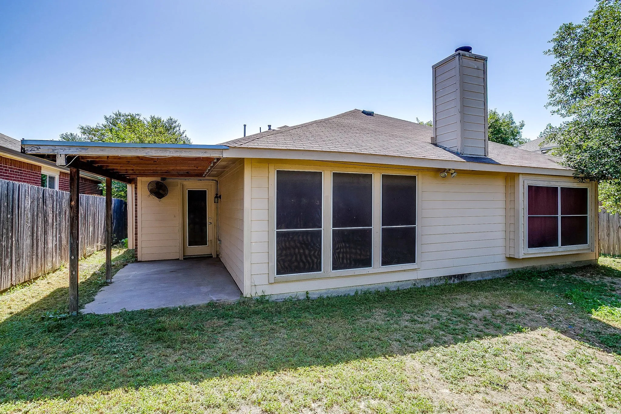 Single Family Residence For Sale in Tarrant County , 4621 Barnhill Lane, Fort Worth, Texas 76135, 3 Bedroom, 2 Bathroom, 2 Garage spaces, 1,686 Sqft, built in 2002, mls#21345107, Real Estate Agent in Fort Worth, Homes For Sale in Tarrant county, Homes For Sale in Fort Worth, Realtor in Fort Worth Texas, Real Estate Brokerage Independent Realty Texas, Luminita Cordes Realtor