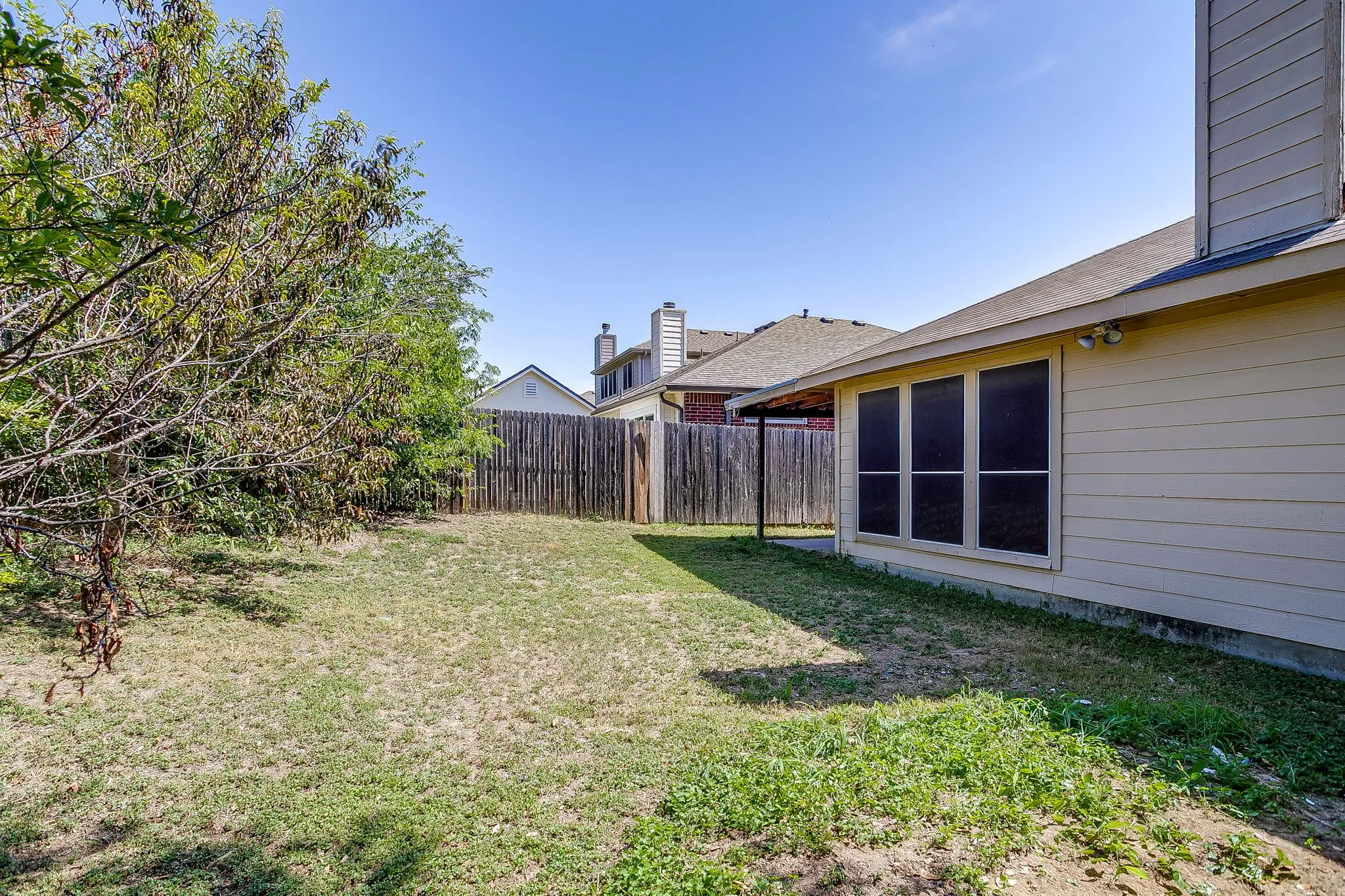 Single Family Residence For Sale in Tarrant County , 4621 Barnhill Lane, Fort Worth, Texas 76135, 3 Bedroom, 2 Bathroom, 2 Garage spaces, 1,686 Sqft, built in 2002, mls#21345107, Real Estate Agent in Fort Worth, Homes For Sale in Tarrant county, Homes For Sale in Fort Worth, Realtor in Fort Worth Texas, Real Estate Brokerage Independent Realty Texas, Luminita Cordes Realtor
