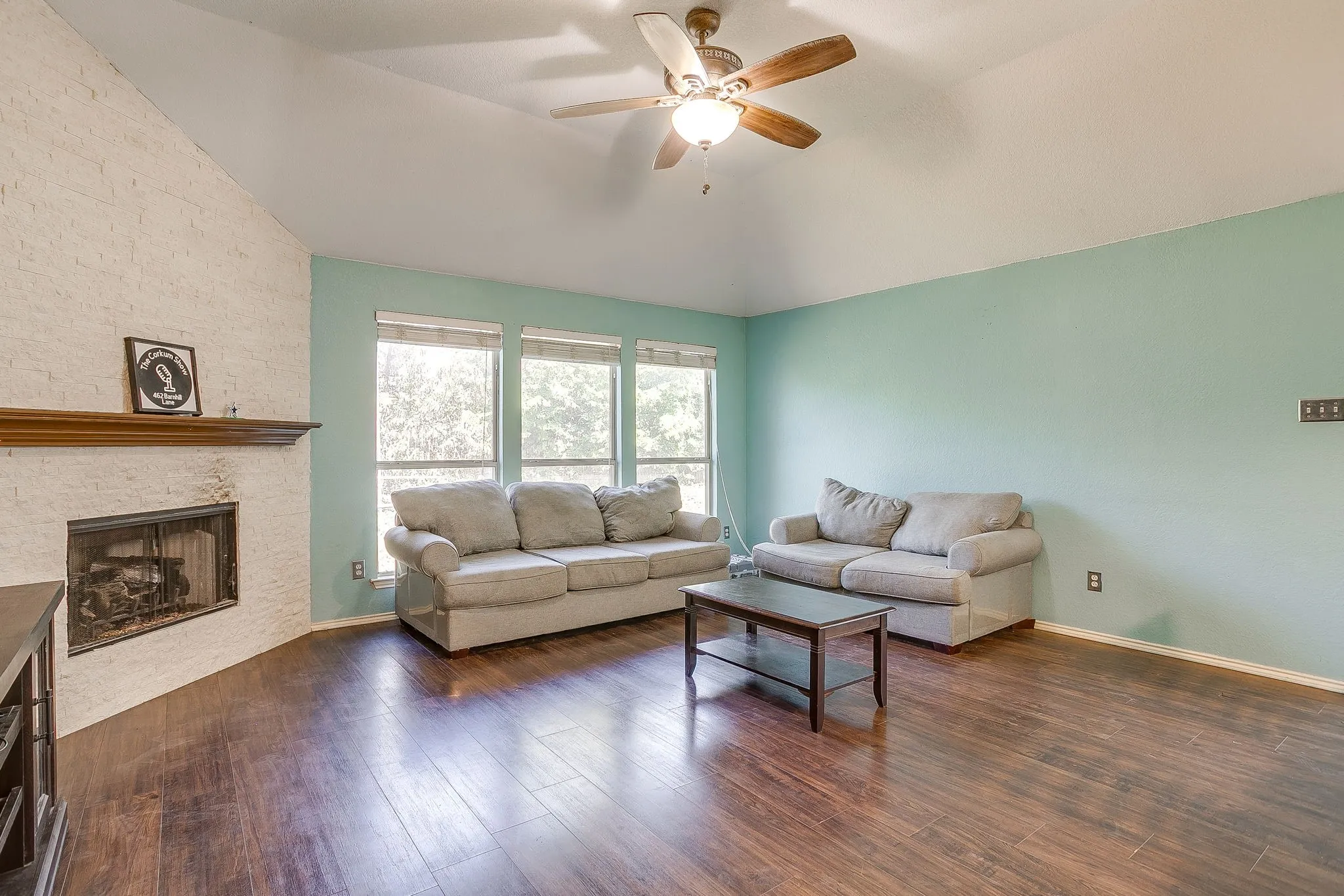 Single Family Residence For Sale in Tarrant County , 4621 Barnhill Lane, Fort Worth, Texas 76135, 3 Bedroom, 2 Bathroom, 2 Garage spaces, 1,686 Sqft, built in 2002, mls#21345107, Real Estate Agent in Fort Worth, Homes For Sale in Tarrant county, Homes For Sale in Fort Worth, Realtor in Fort Worth Texas, Real Estate Brokerage Independent Realty Texas, Luminita Cordes Realtor
