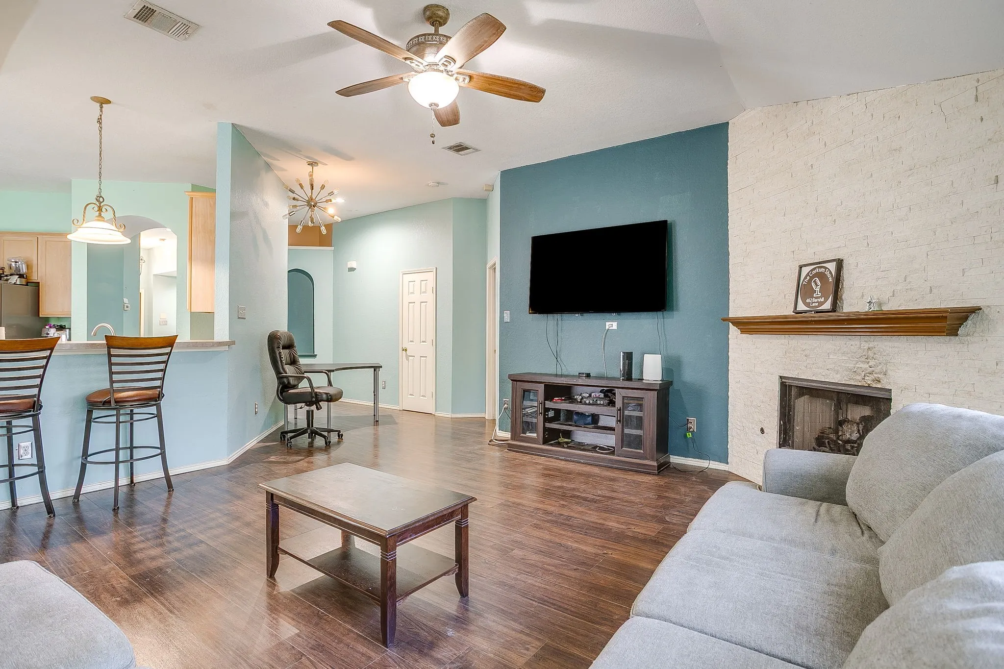 Single Family Residence For Sale in Tarrant County , 4621 Barnhill Lane, Fort Worth, Texas 76135, 3 Bedroom, 2 Bathroom, 2 Garage spaces, 1,686 Sqft, built in 2002, mls#21345107, Real Estate Agent in Fort Worth, Homes For Sale in Tarrant county, Homes For Sale in Fort Worth, Realtor in Fort Worth Texas, Real Estate Brokerage Independent Realty Texas, Luminita Cordes Realtor