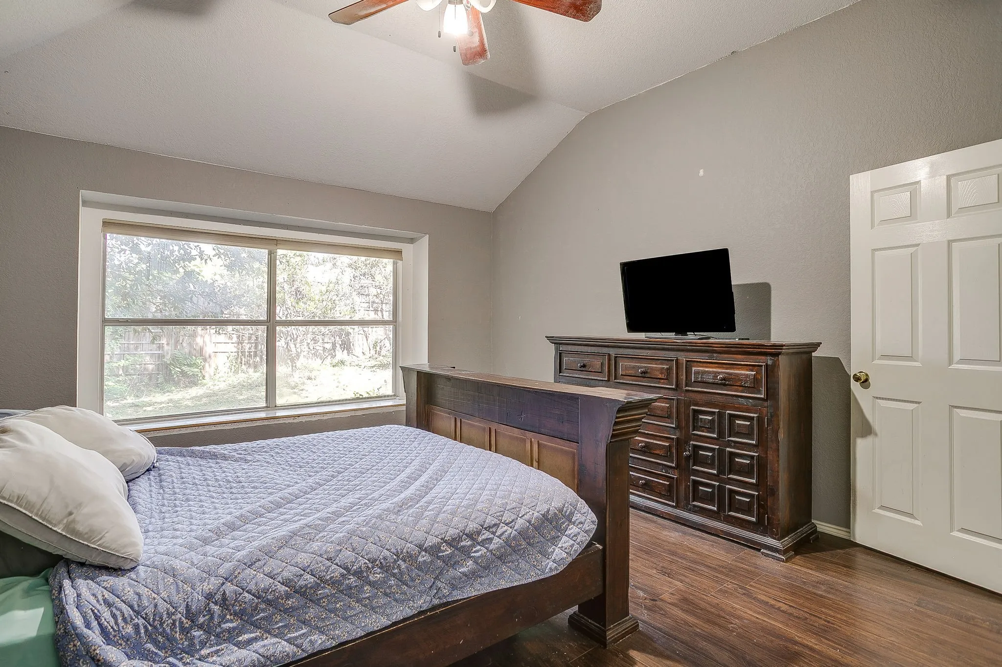 Single Family Residence For Sale in Tarrant County , 4621 Barnhill Lane, Fort Worth, Texas 76135, 3 Bedroom, 2 Bathroom, 2 Garage spaces, 1,686 Sqft, built in 2002, mls#21345107, Real Estate Agent in Fort Worth, Homes For Sale in Tarrant county, Homes For Sale in Fort Worth, Realtor in Fort Worth Texas, Real Estate Brokerage Independent Realty Texas, Luminita Cordes Realtor