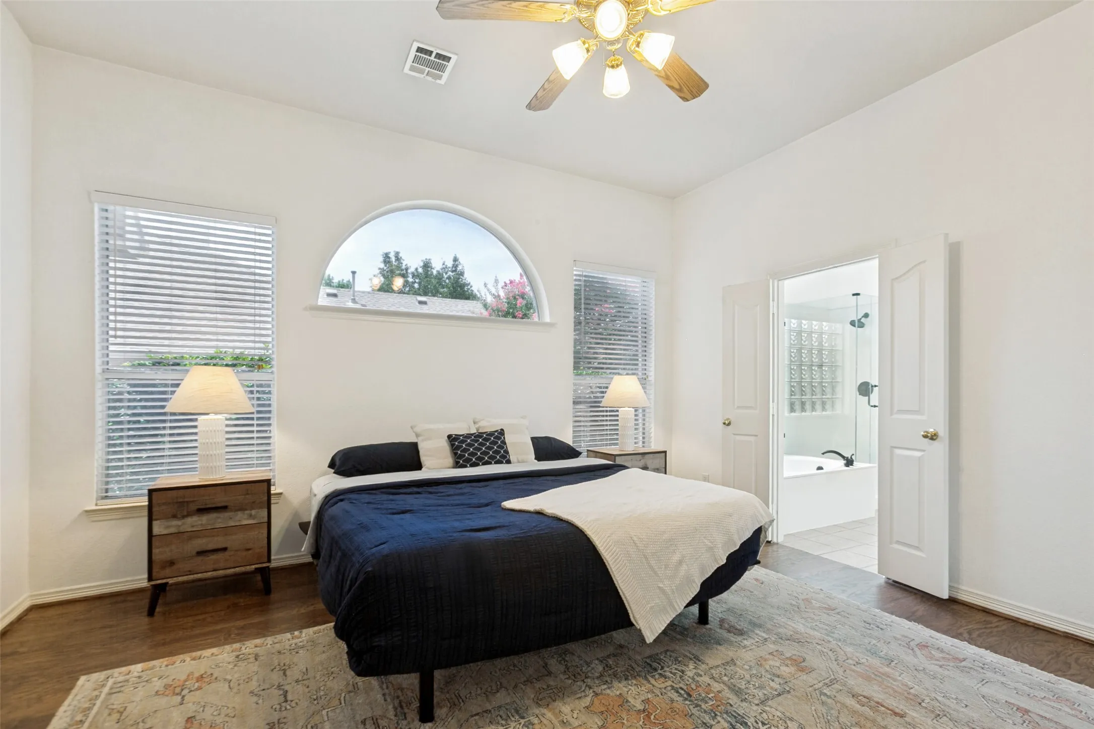 Single Family Residence For Sale in Collin County , 162 Shelby Trace, Murphy, Texas 75094, 4 Bedroom, 3 Bathroom, 2 Garage spaces, 2,710 Sqft, built in 2001, mls#21344520, Real Estate Agent in Murphy, Homes For Sale in Collin county, Homes For Sale in Murphy, Realtor in Murphy Texas, Real Estate Brokerage Independent Realty Texas, Luminita Cordes Realtor