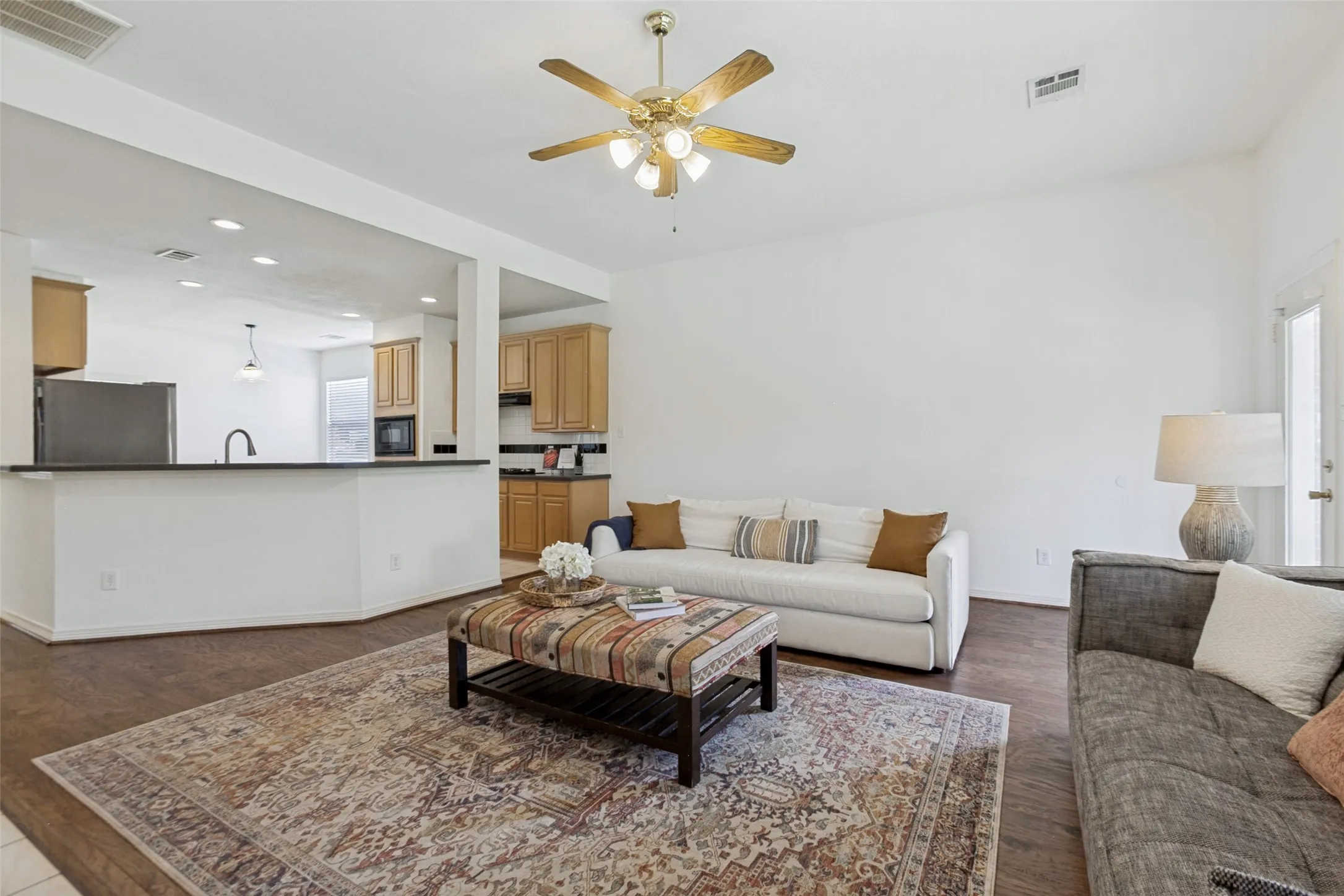 Single Family Residence For Sale in Collin County , 162 Shelby Trace, Murphy, Texas 75094, 4 Bedroom, 3 Bathroom, 2 Garage spaces, 2,710 Sqft, built in 2001, mls#21344520, Real Estate Agent in Murphy, Homes For Sale in Collin county, Homes For Sale in Murphy, Realtor in Murphy Texas, Real Estate Brokerage Independent Realty Texas, Luminita Cordes Realtor
