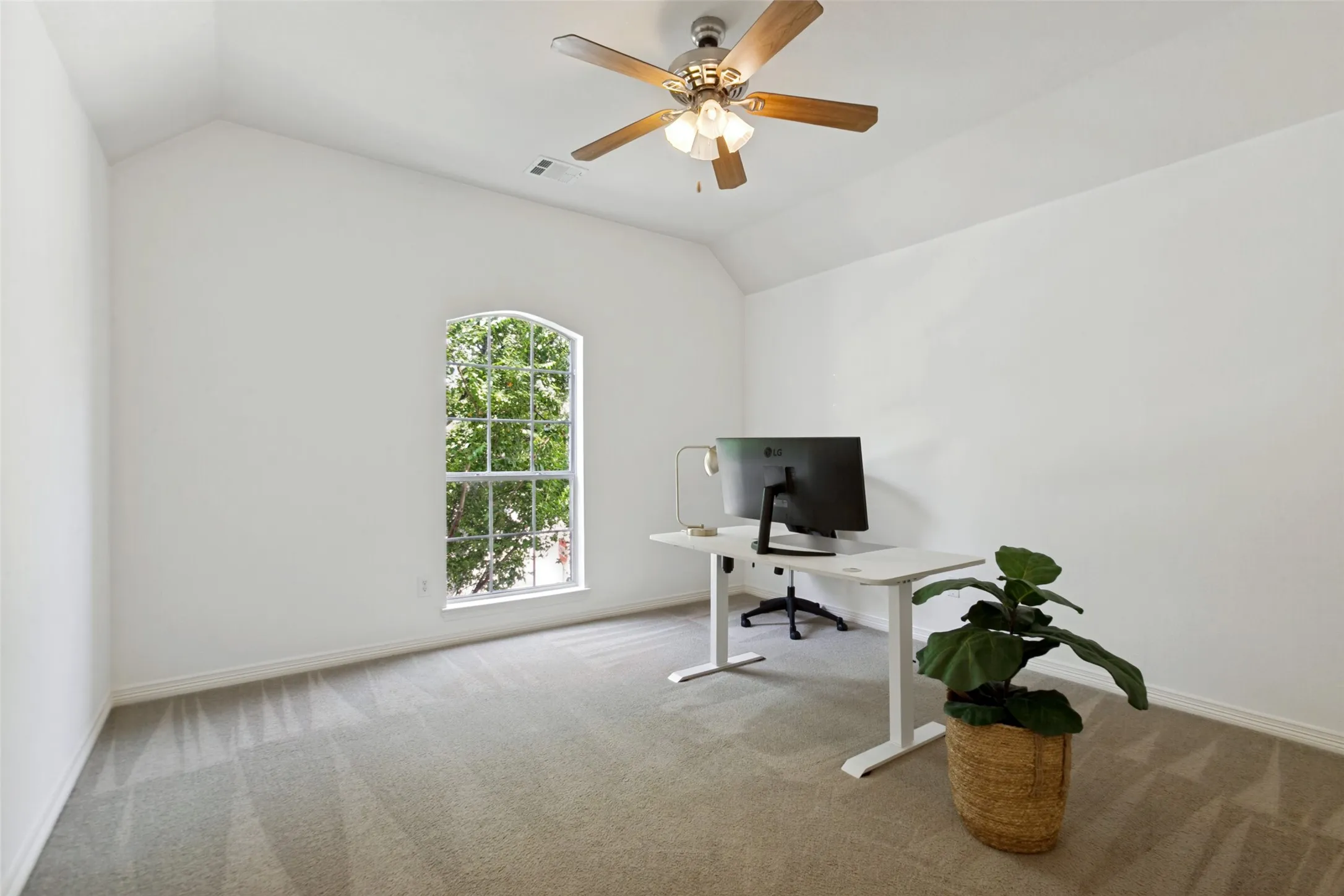 Second guest bedroom located on the second floor