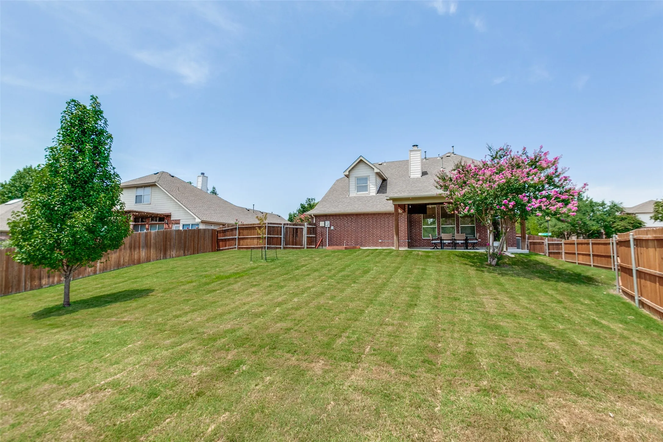 Single Family Residence For Sale in Collin County , 162 Shelby Trace, Murphy, Texas 75094, 4 Bedroom, 3 Bathroom, 2 Garage spaces, 2,710 Sqft, built in 2001, mls#21344520, Real Estate Agent in Murphy, Homes For Sale in Collin county, Homes For Sale in Murphy, Realtor in Murphy Texas, Real Estate Brokerage Independent Realty Texas, Luminita Cordes Realtor