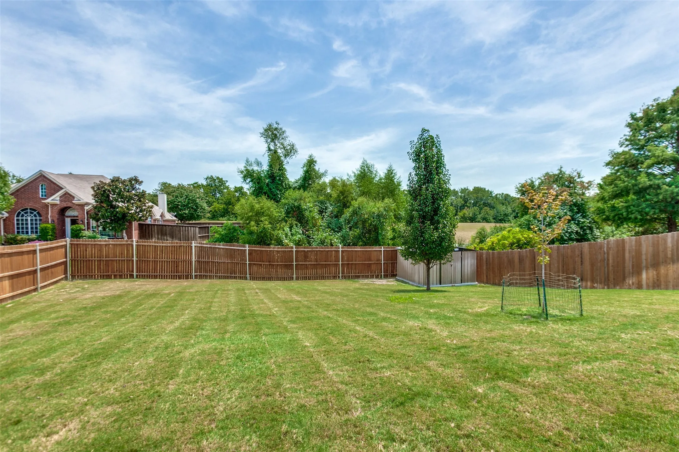 Huge backyard that backs up to a large greenbelt