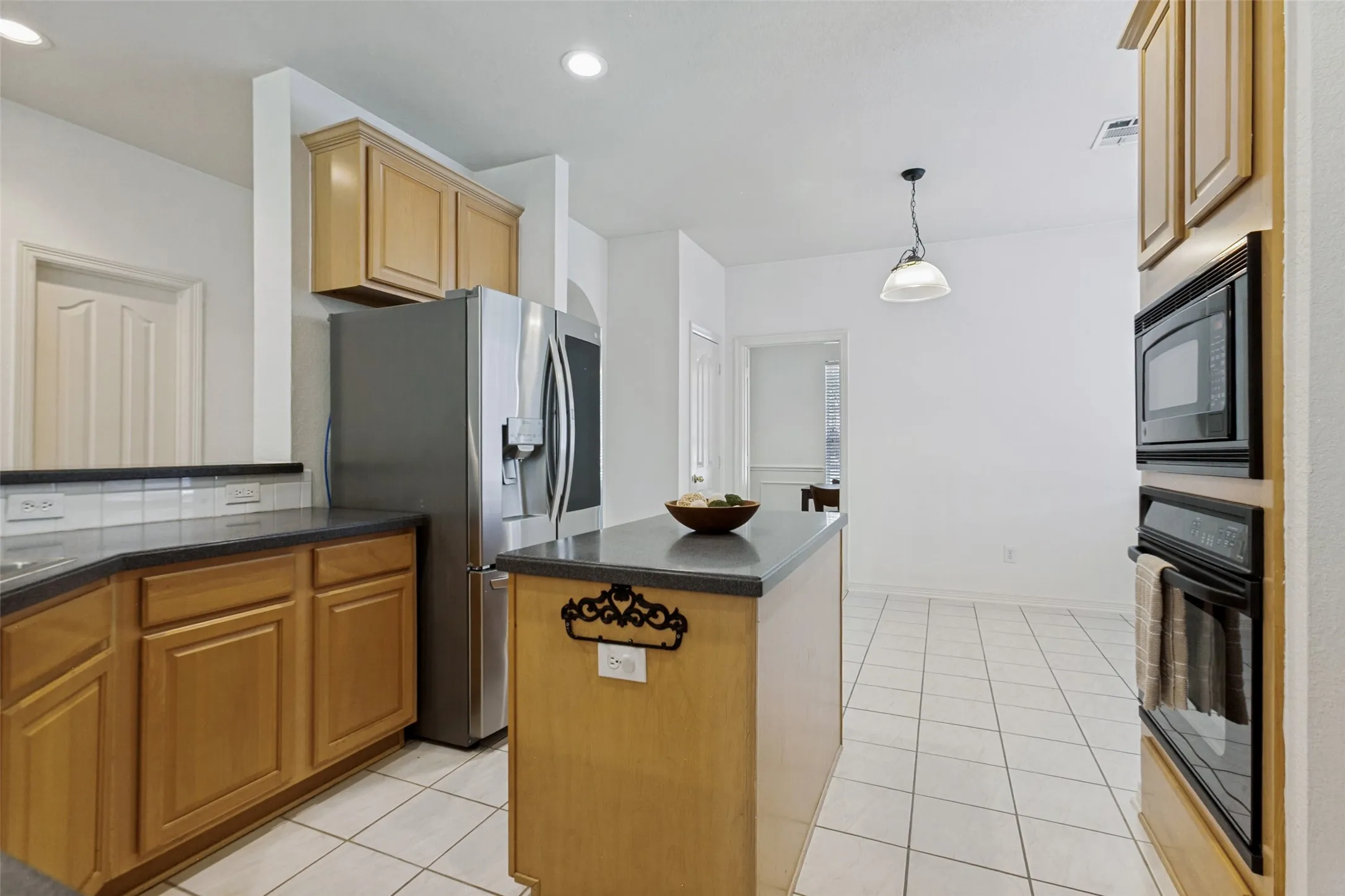 Single Family Residence For Sale in Collin County , 162 Shelby Trace, Murphy, Texas 75094, 4 Bedroom, 3 Bathroom, 2 Garage spaces, 2,710 Sqft, built in 2001, mls#21344520, Real Estate Agent in Murphy, Homes For Sale in Collin county, Homes For Sale in Murphy, Realtor in Murphy Texas, Real Estate Brokerage Independent Realty Texas, Luminita Cordes Realtor