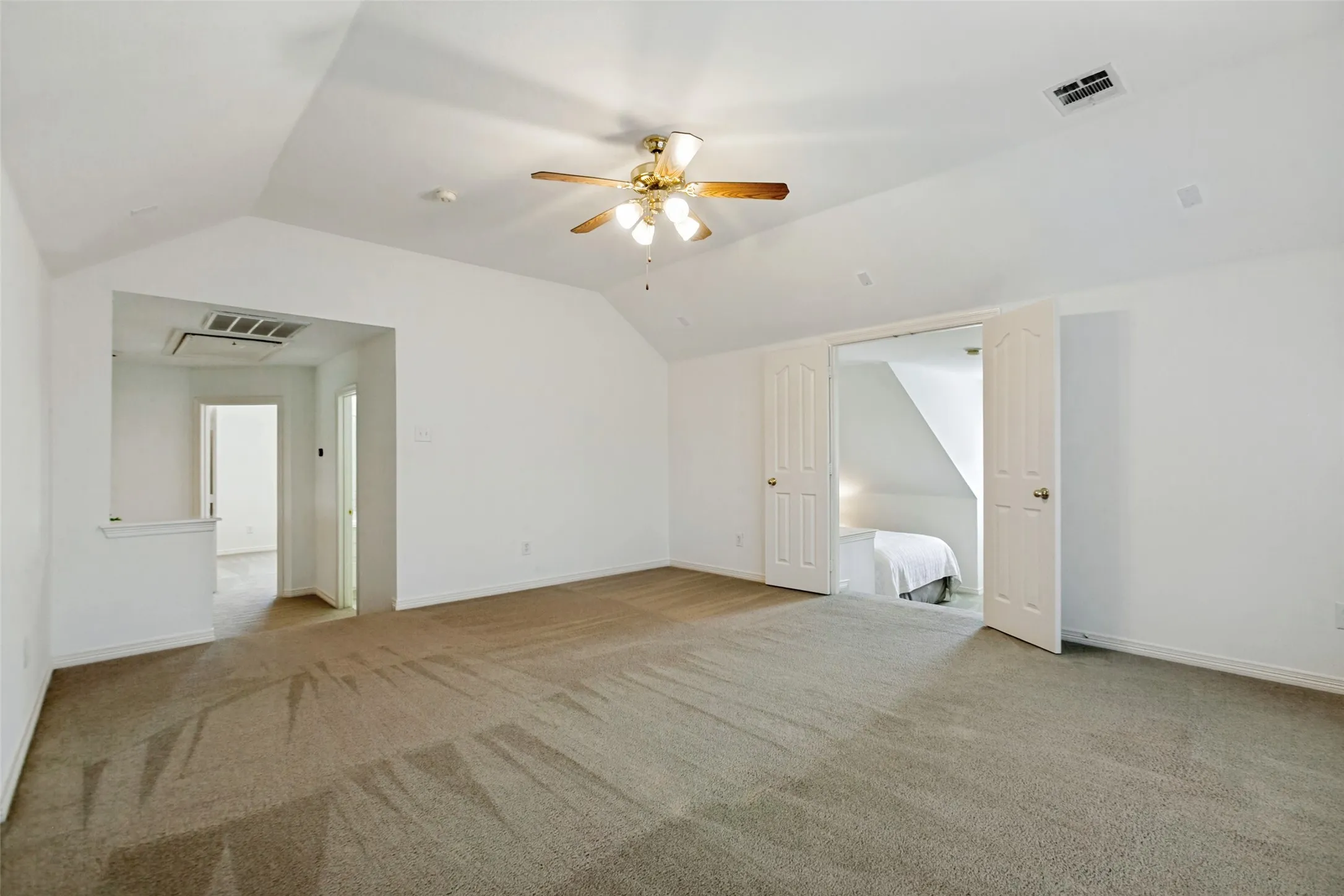 Single Family Residence For Sale in Collin County , 162 Shelby Trace, Murphy, Texas 75094, 4 Bedroom, 3 Bathroom, 2 Garage spaces, 2,710 Sqft, built in 2001, mls#21344520, Real Estate Agent in Murphy, Homes For Sale in Collin county, Homes For Sale in Murphy, Realtor in Murphy Texas, Real Estate Brokerage Independent Realty Texas, Luminita Cordes Realtor