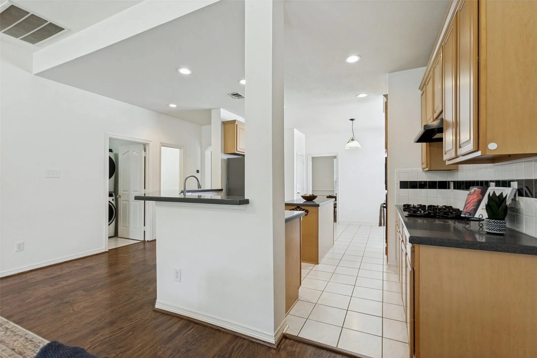 Single Family Residence For Sale in Collin County , 162 Shelby Trace, Murphy, Texas 75094, 4 Bedroom, 3 Bathroom, 2 Garage spaces, 2,710 Sqft, built in 2001, mls#21344520, Real Estate Agent in Murphy, Homes For Sale in Collin county, Homes For Sale in Murphy, Realtor in Murphy Texas, Real Estate Brokerage Independent Realty Texas, Luminita Cordes Realtor