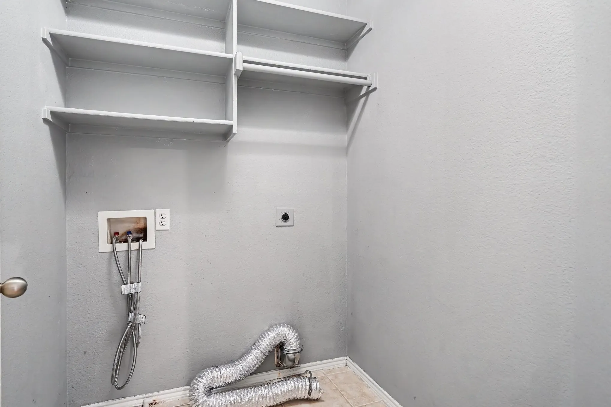 Single Family Residence For Sale in Tarrant County , 10800 Emerald Park Lane, Fort Worth, Texas 76052, 3 Bedroom, 3 Bathroom, 2 Garage spaces, 1,964 Sqft, built in 2006, mls#21343154, Real Estate Agent in Fort Worth, Homes For Sale in Tarrant county, Homes For Sale in Fort Worth, Realtor in Fort Worth Texas, Real Estate Brokerage Independent Realty Texas, Luminita Cordes Realtor