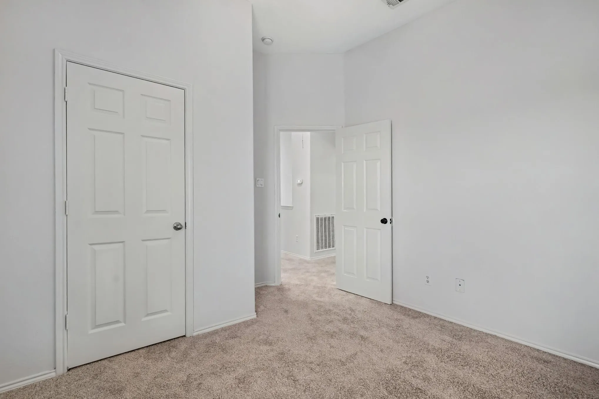 Single Family Residence For Sale in Tarrant County , 10800 Emerald Park Lane, Fort Worth, Texas 76052, 3 Bedroom, 3 Bathroom, 2 Garage spaces, 1,964 Sqft, built in 2006, mls#21343154, Real Estate Agent in Fort Worth, Homes For Sale in Tarrant county, Homes For Sale in Fort Worth, Realtor in Fort Worth Texas, Real Estate Brokerage Independent Realty Texas, Luminita Cordes Realtor