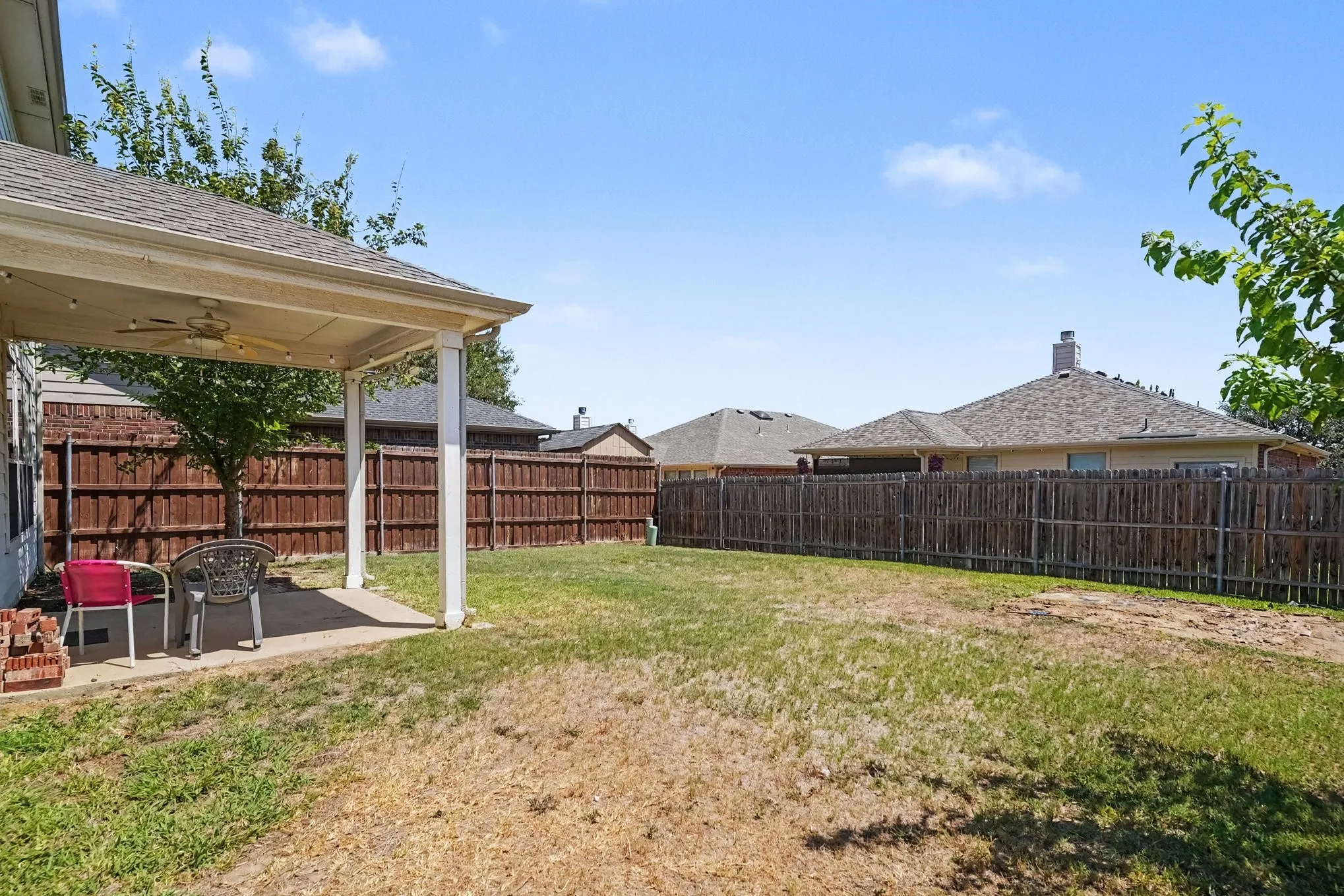 Single Family Residence For Sale in Tarrant County , 10800 Emerald Park Lane, Fort Worth, Texas 76052, 3 Bedroom, 3 Bathroom, 2 Garage spaces, 1,964 Sqft, built in 2006, mls#21343154, Real Estate Agent in Fort Worth, Homes For Sale in Tarrant county, Homes For Sale in Fort Worth, Realtor in Fort Worth Texas, Real Estate Brokerage Independent Realty Texas, Luminita Cordes Realtor