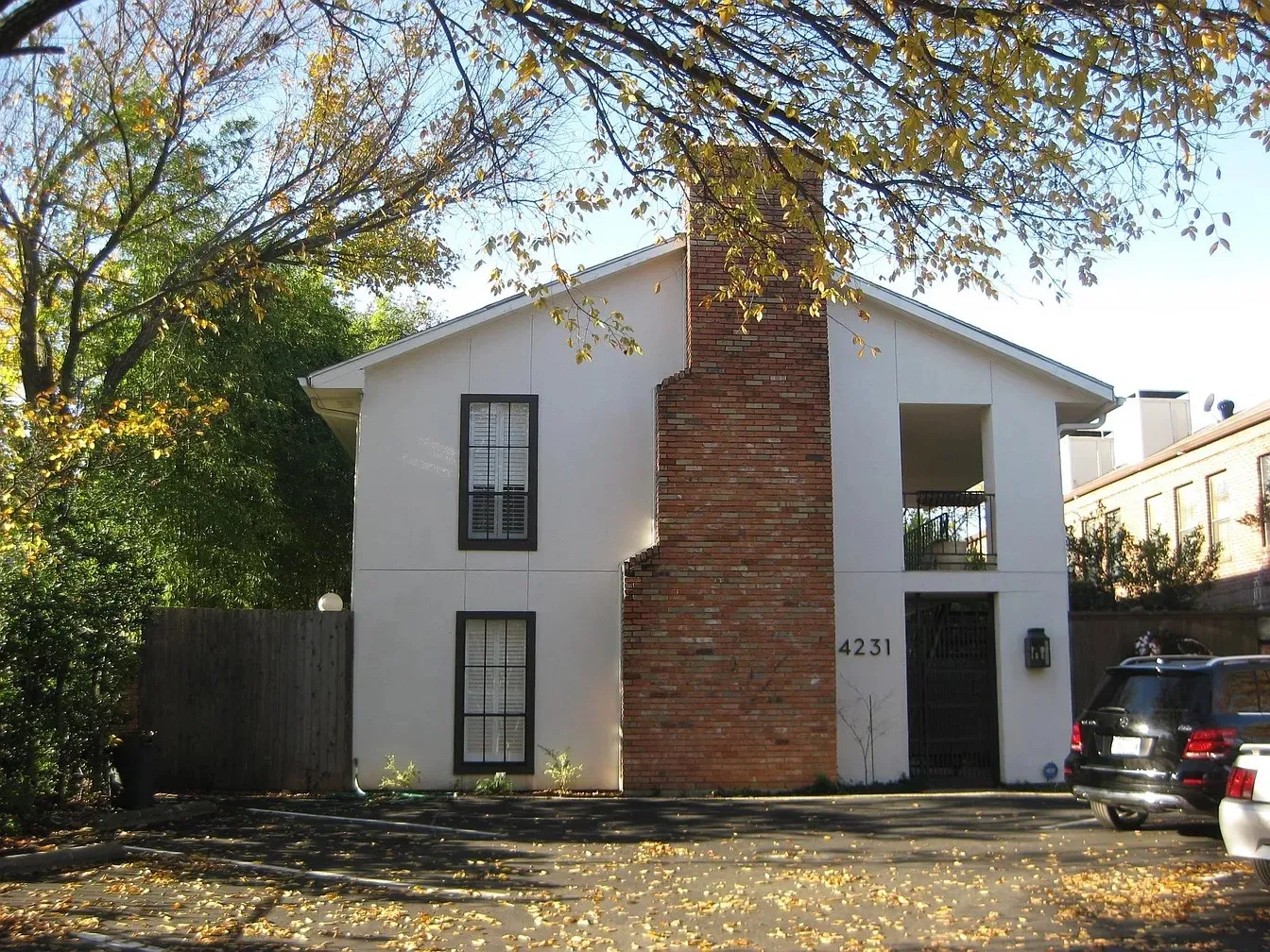 Apartment For Rent in Dallas County , 4231 Gilbert Avenue 201, Dallas, Texas 75219, 1 Bedroom, 1 Bathroom, Garage spaces, 900 Sqft, built in 1973, Price $1,400, mls#21345505, Real Estate Agent in Dallas, Homes For Rent in Dallas county, Homes For Rent in Dallas, Realtor in Dallas Texas, Real Estate Brokerage Independent Realty Texas, Luminita Cordes Realtor
