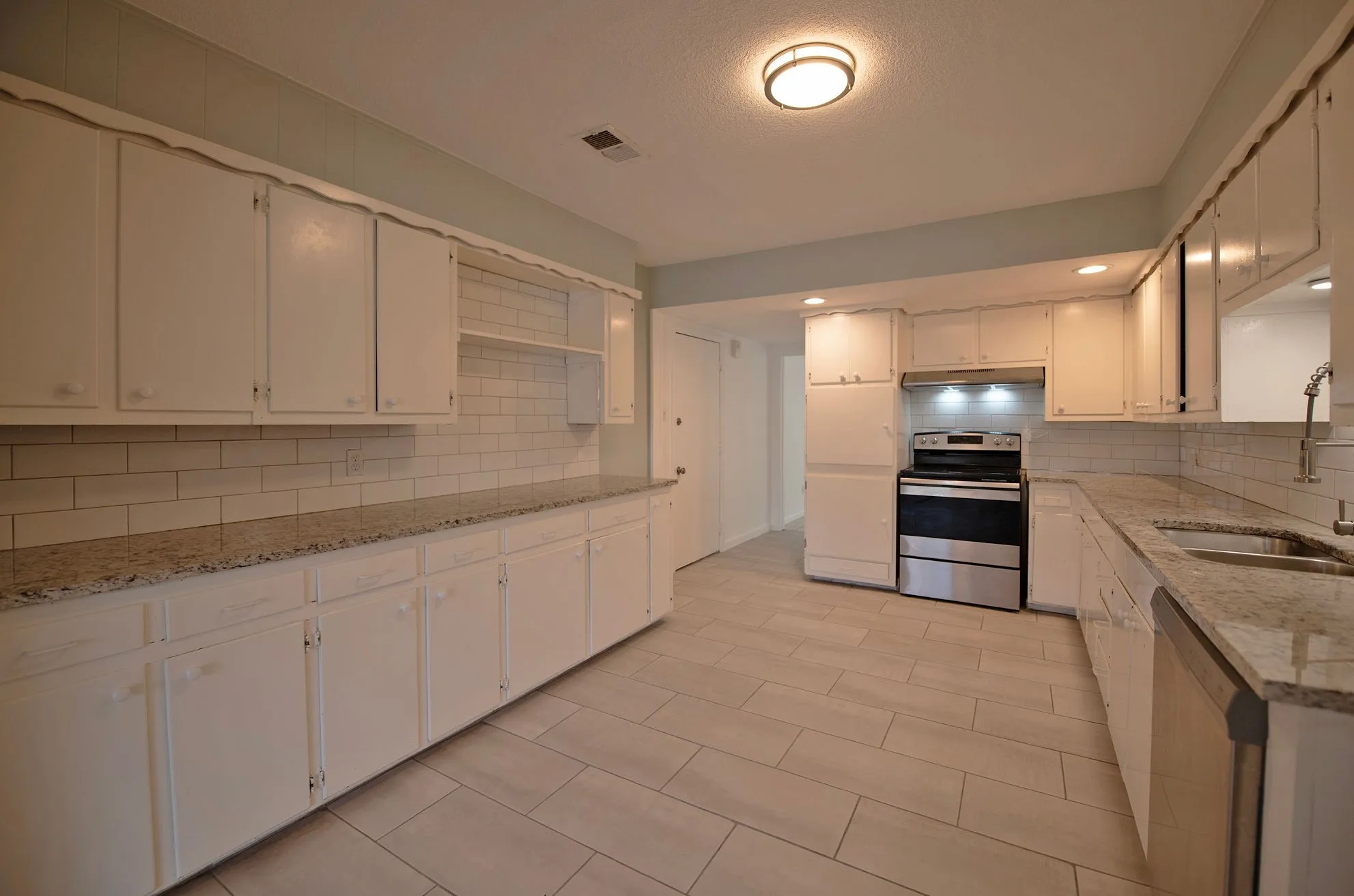 Single Family Residence For Sale in Tarrant County , 4201 Southwest Boulevard, Fort Worth, Texas 76116, 4 Bedroom, 2 Bathroom, Garage spaces, 2,018 Sqft, built in 1974, mls#21339455, Real Estate Agent in Fort Worth, Homes For Sale in Tarrant county, Homes For Sale in Fort Worth, Realtor in Fort Worth Texas, Real Estate Brokerage Independent Realty Texas, Luminita Cordes Realtor