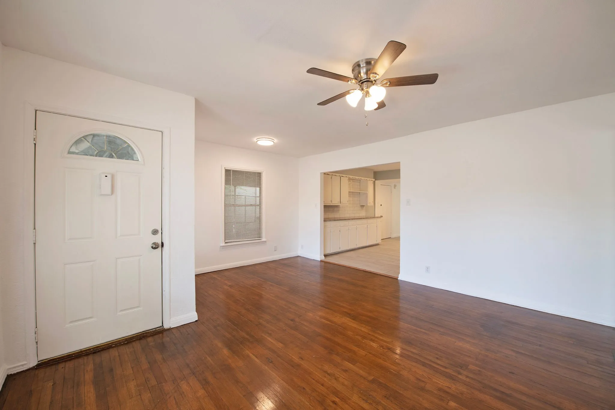 Single Family Residence For Sale in Tarrant County , 4201 Southwest Boulevard, Fort Worth, Texas 76116, 4 Bedroom, 2 Bathroom, Garage spaces, 2,018 Sqft, built in 1974, mls#21339455, Real Estate Agent in Fort Worth, Homes For Sale in Tarrant county, Homes For Sale in Fort Worth, Realtor in Fort Worth Texas, Real Estate Brokerage Independent Realty Texas, Luminita Cordes Realtor