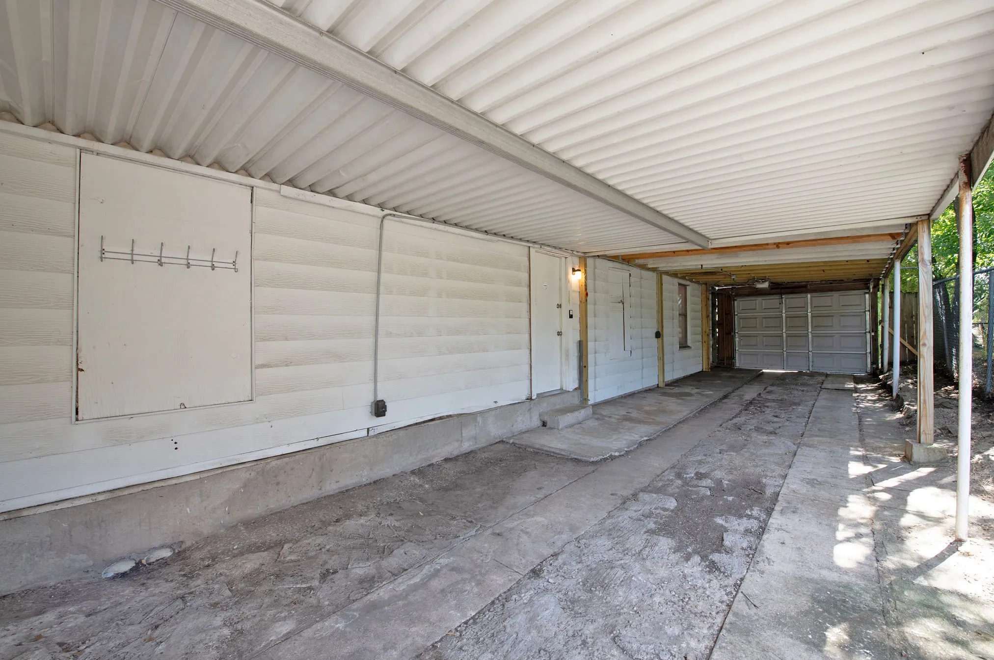 Single Family Residence For Sale in Tarrant County , 4201 Southwest Boulevard, Fort Worth, Texas 76116, 4 Bedroom, 2 Bathroom, Garage spaces, 2,018 Sqft, built in 1974, mls#21339455, Real Estate Agent in Fort Worth, Homes For Sale in Tarrant county, Homes For Sale in Fort Worth, Realtor in Fort Worth Texas, Real Estate Brokerage Independent Realty Texas, Luminita Cordes Realtor