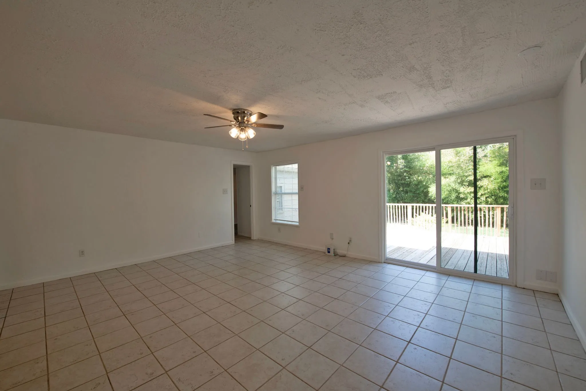 Single Family Residence For Sale in Tarrant County , 4201 Southwest Boulevard, Fort Worth, Texas 76116, 4 Bedroom, 2 Bathroom, Garage spaces, 2,018 Sqft, built in 1974, mls#21339455, Real Estate Agent in Fort Worth, Homes For Sale in Tarrant county, Homes For Sale in Fort Worth, Realtor in Fort Worth Texas, Real Estate Brokerage Independent Realty Texas, Luminita Cordes Realtor